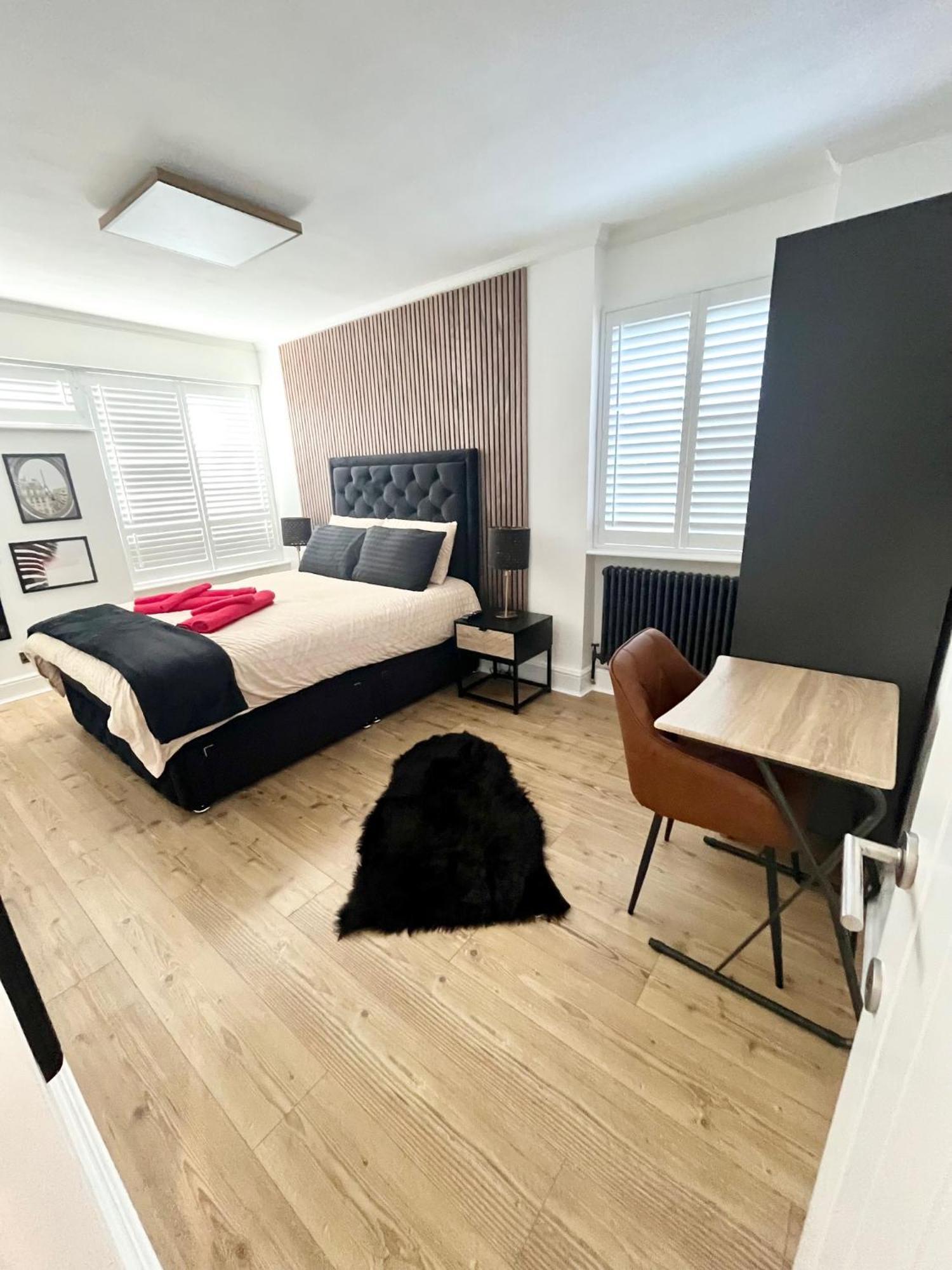 Newly Refurbished ,chic, Attractive 3 Bedroom Flat Appartement Londres