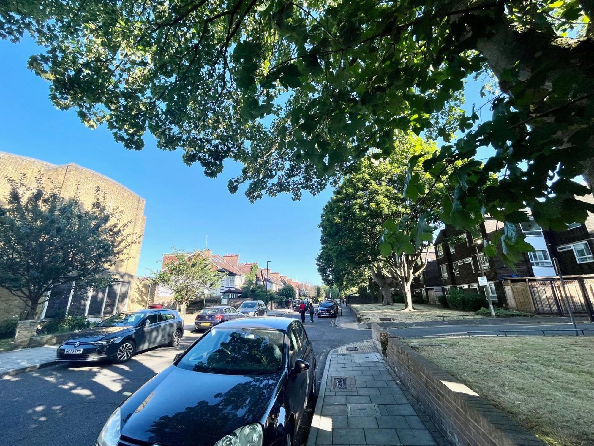 Newly Refurbished ,chic, Attractive 3 Bedroom Flat Lejlighed London