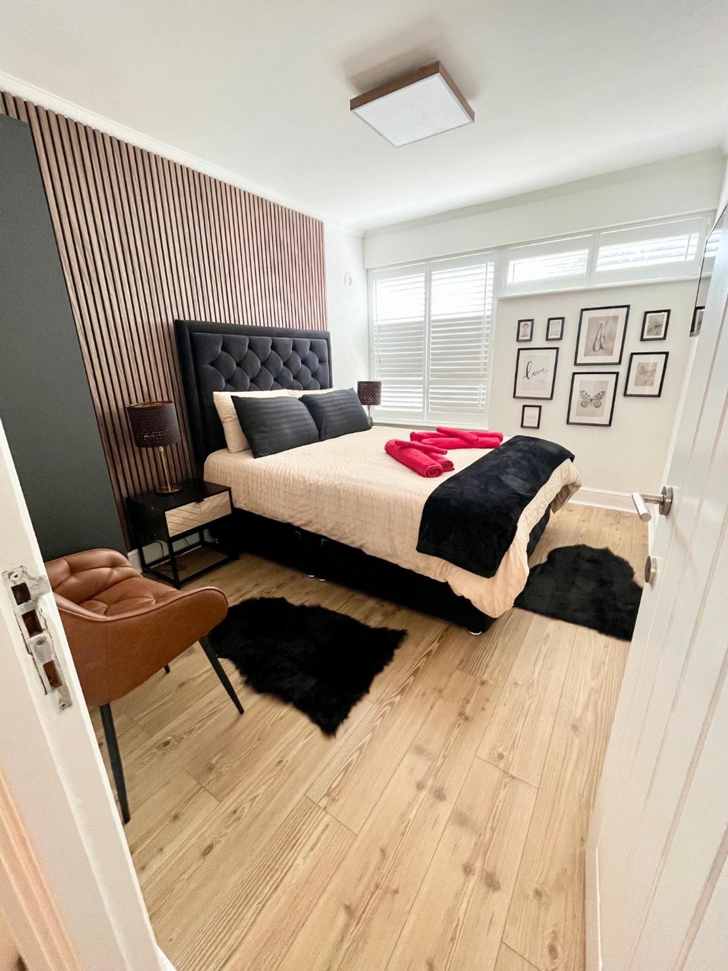 Lejlighed Newly Refurbished ,chic, Attractive 3 Bedroom Flat