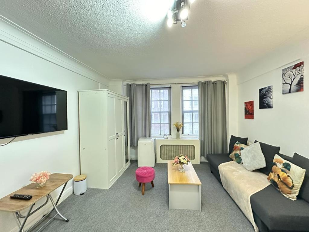 Oxford Beautiful Studio * London