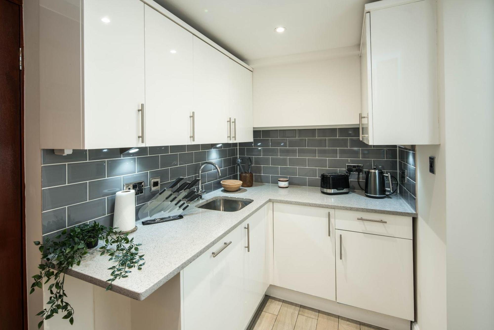 Gloucester Rd-southkensington-hydepark-harrods-g13