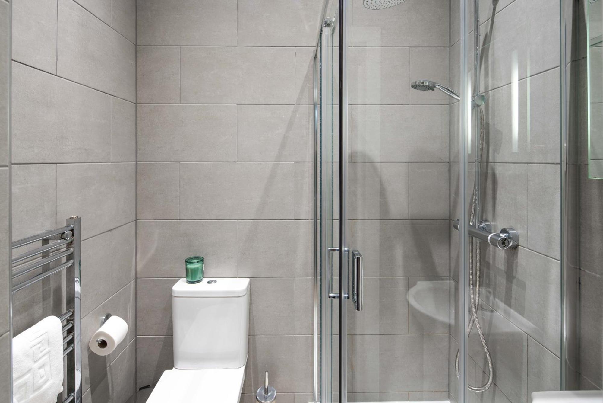 Gloucester Rd-southkensington-hydepark-harrods-g13 * London
