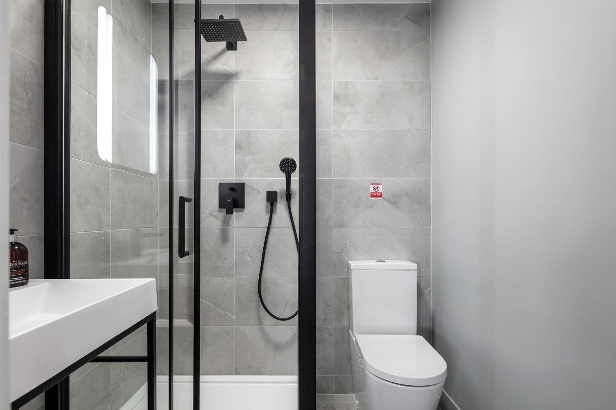 Appartement Sky View - 15 Min By Tube To Oxford St In Central Londen