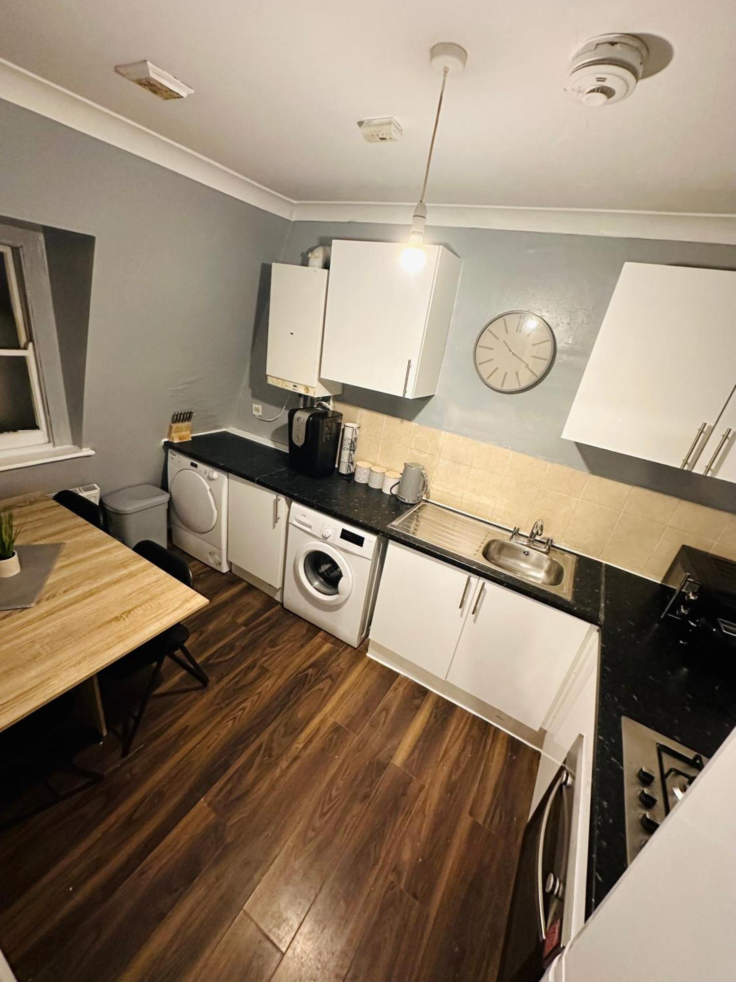 1 Bedroom 1 Living-room In King's Cross * London