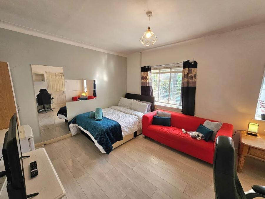 In Stepney-limehouse Pensionat *