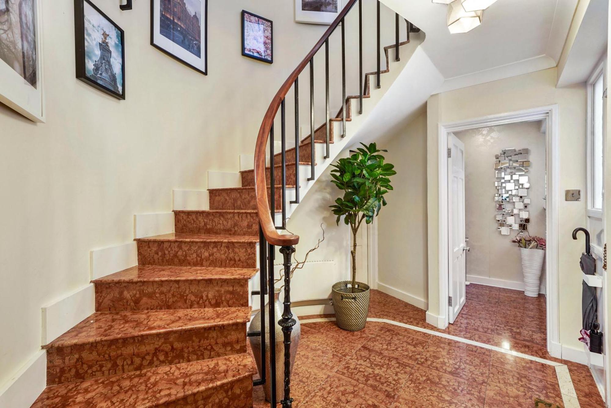 Vakantiehuis Mews House With Private Patio & Parking *