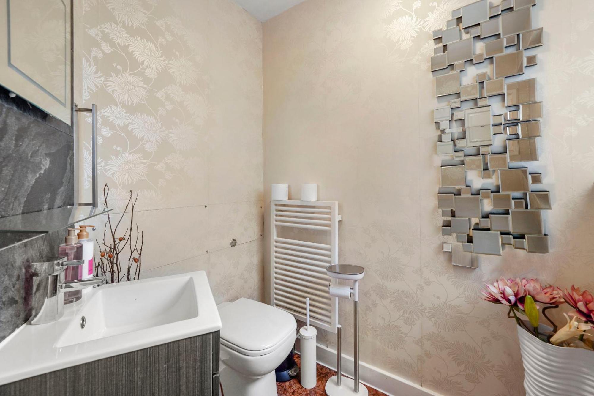 Vakantiehuis Mews House With Private Patio & Parking *