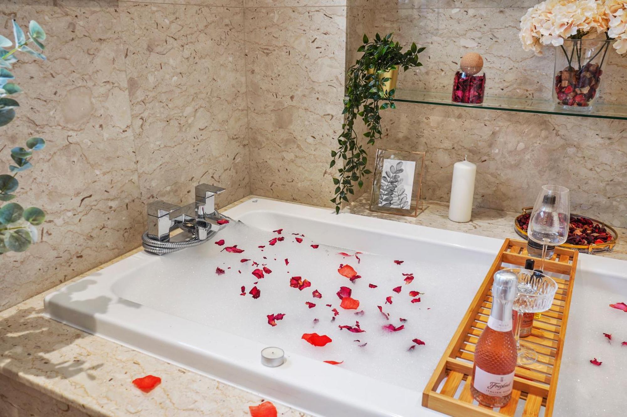 Mews House With Private Patio & Parking Vakantiehuis Londen