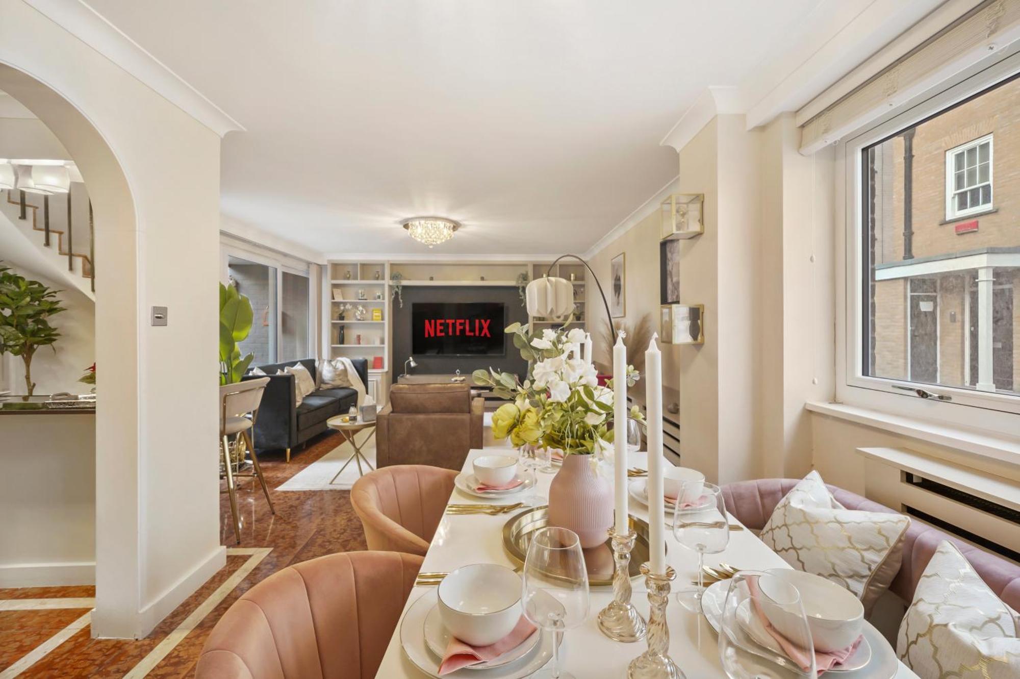 Vakantiehuis Mews House With Private Patio & Parking