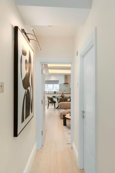 Newly Refurbished Cosy 2 Bed In Wembley * Londra