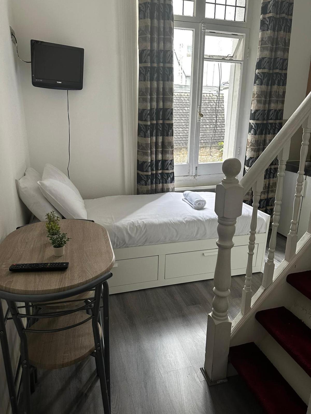 F101-first Floor Flat Fits 3 Near Hyde Park * London