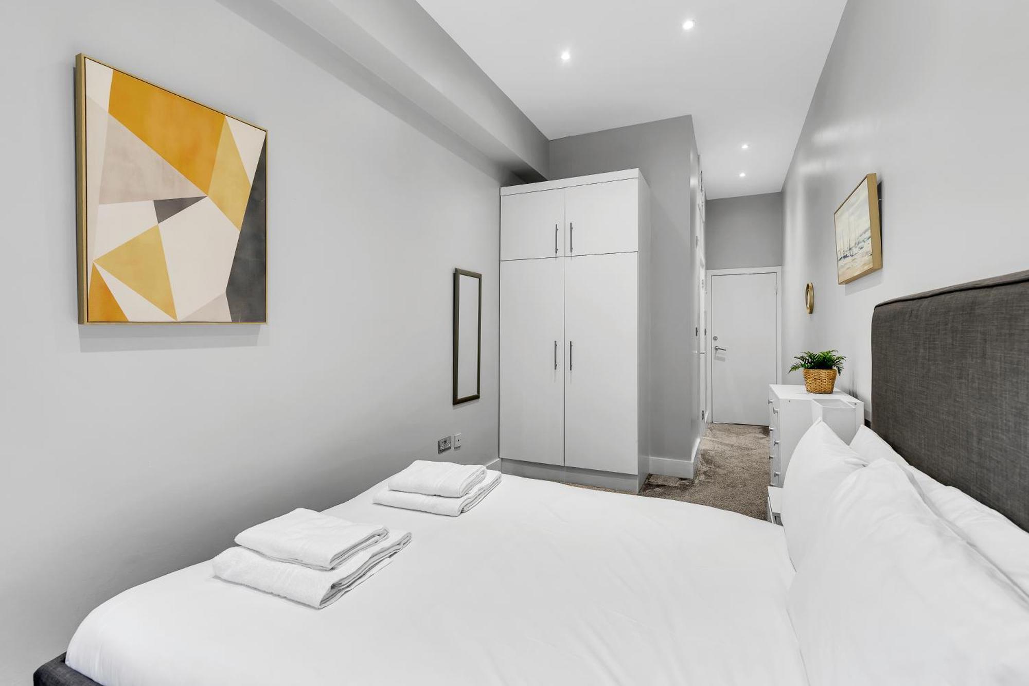 Stylish & Modern St Johns Hill Lejlighed London