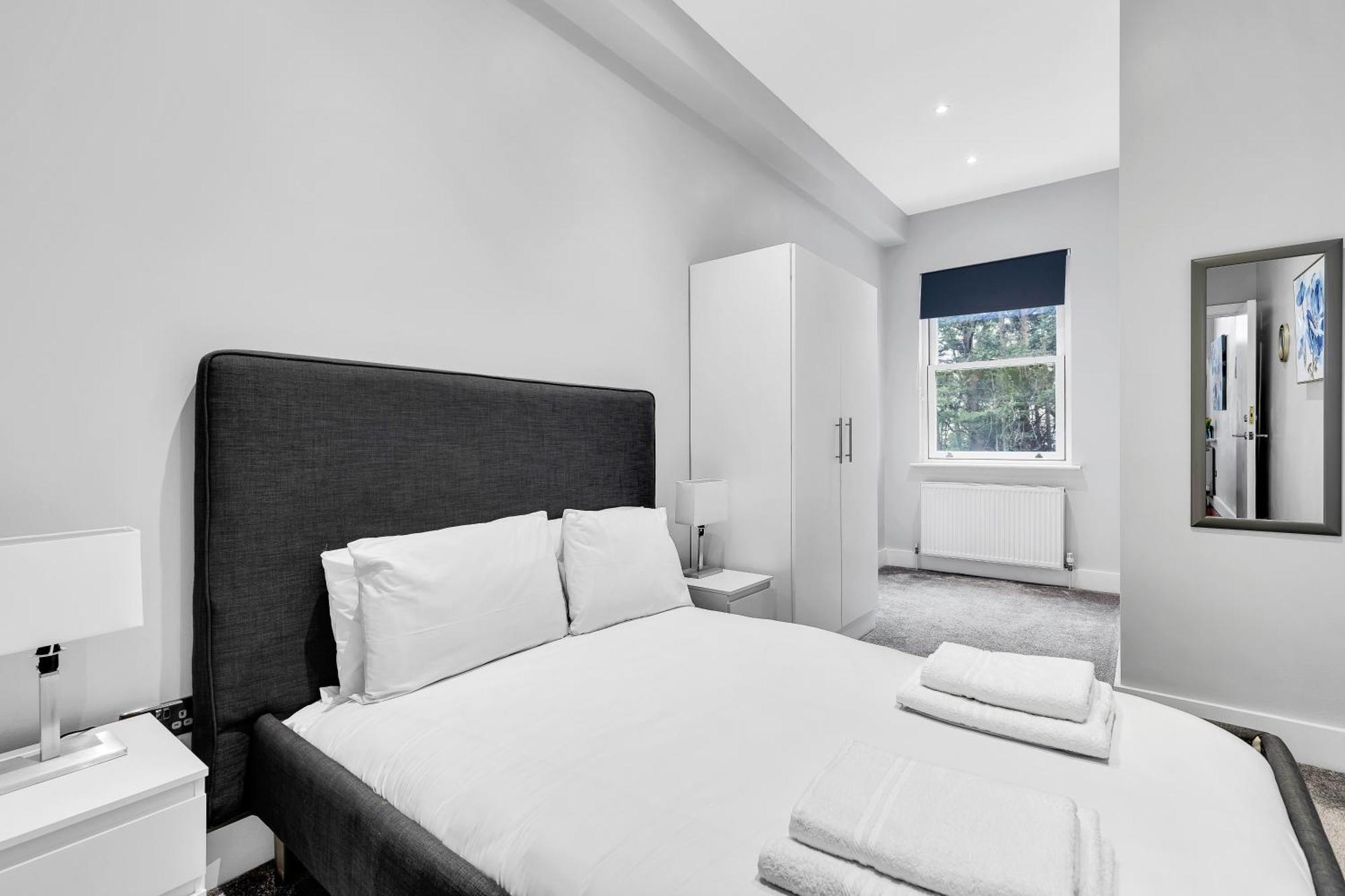 Stylish & Modern St Johns Hill Lejlighed London