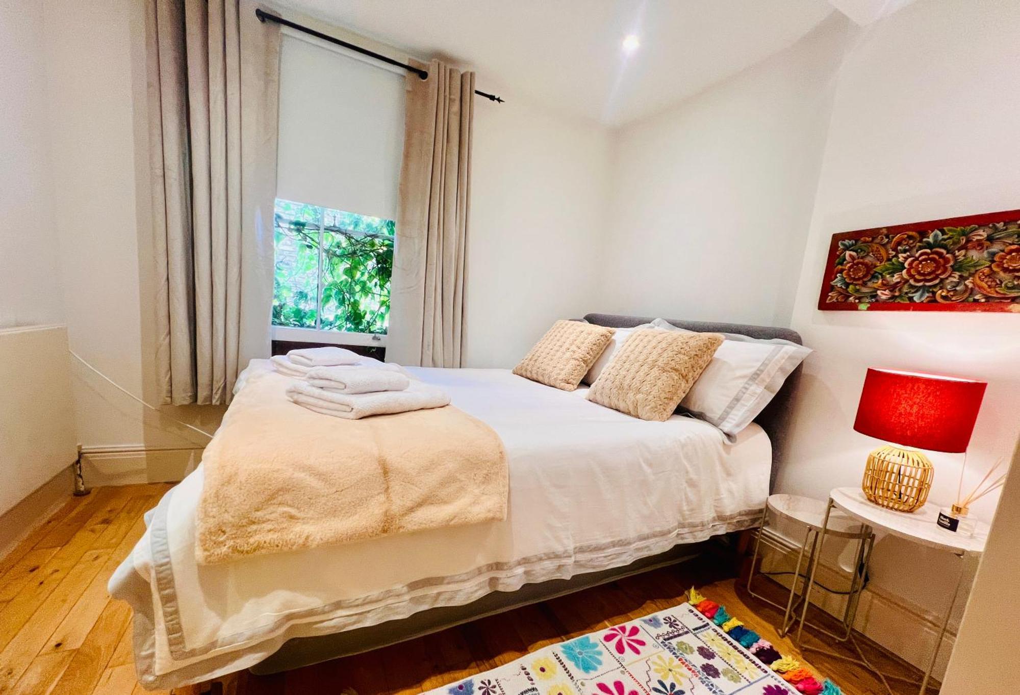 Stylish 2 Bedroom Notting Hill Superstar Lejlighed London