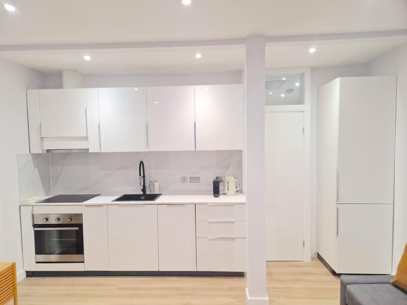 Lägenhet The Comfort You Need In Is 16 Minutes Away From Central London