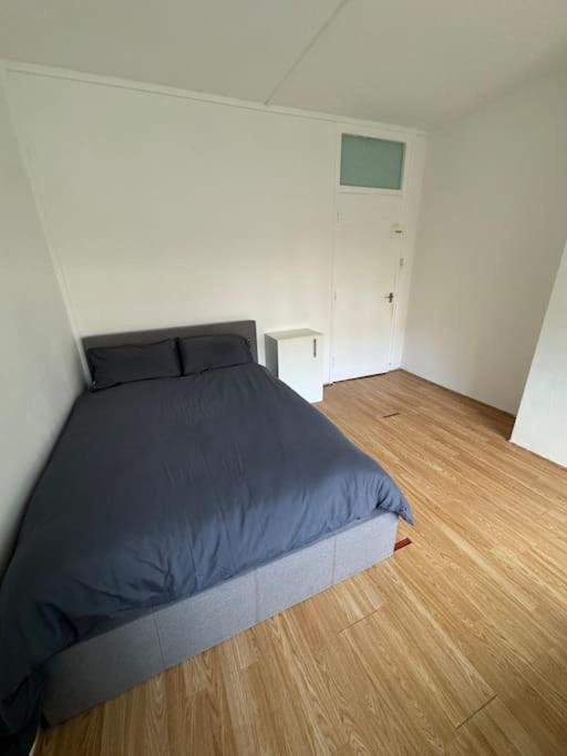 Lovely 3-bed 20 Mins To Lägenhet