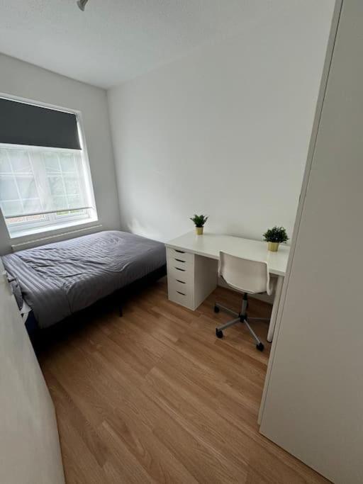 Lovely 3-bed 20 Mins To Lägenhet London