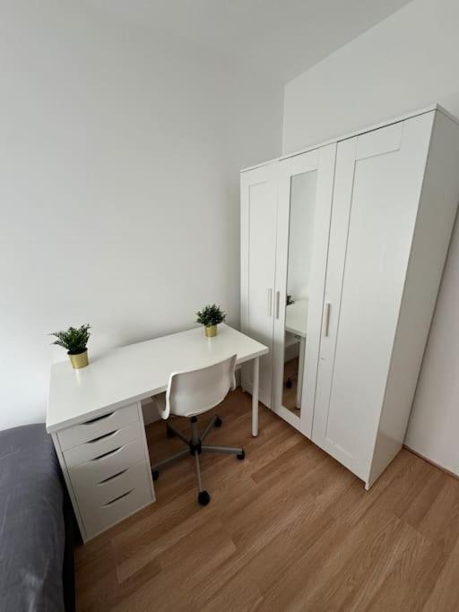 Lägenhet Lovely 3-bed 20 Mins To London
