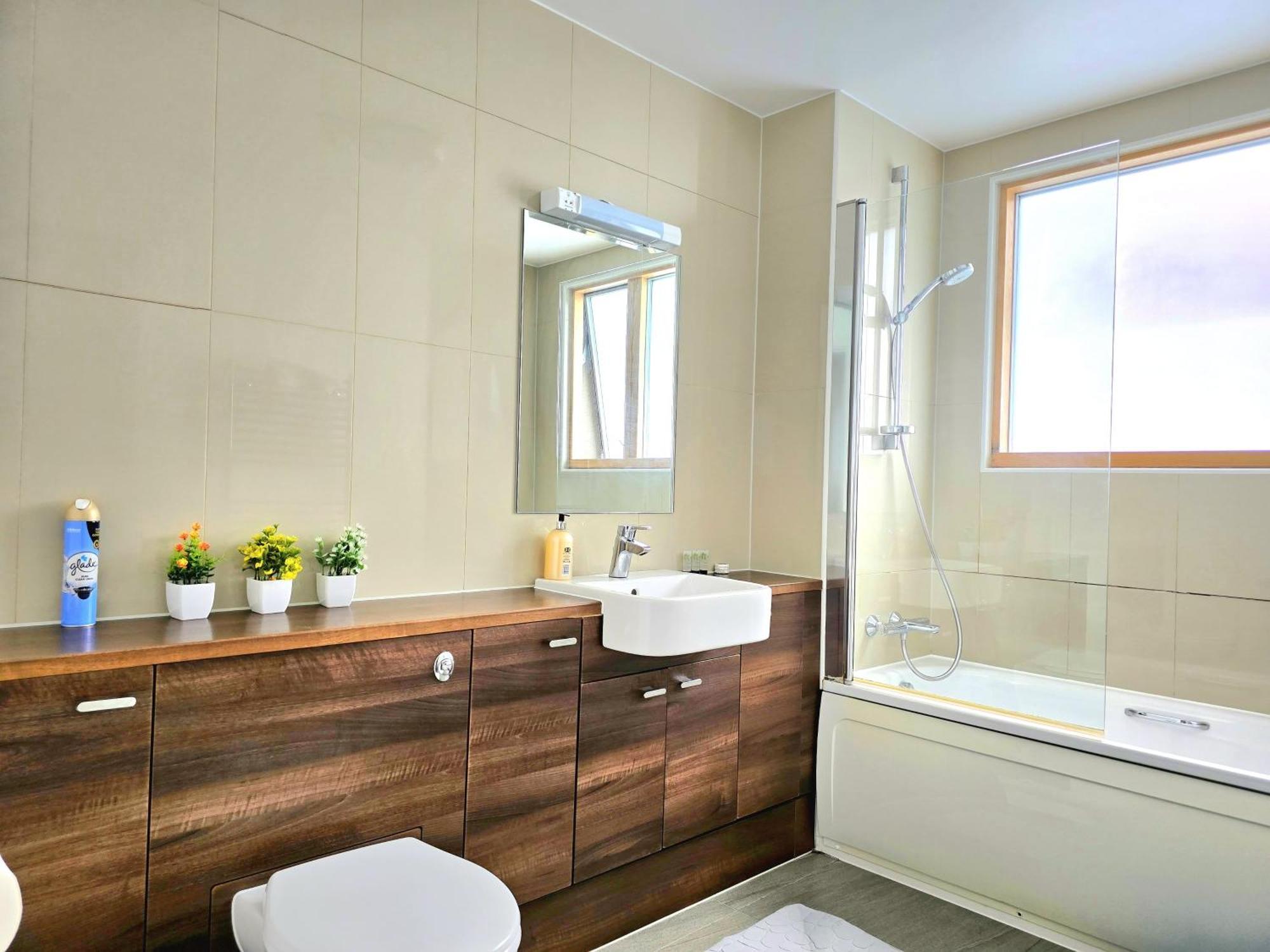 Spectacular 3br 2bath Rooftop Sky-views With Parking Lejlighed