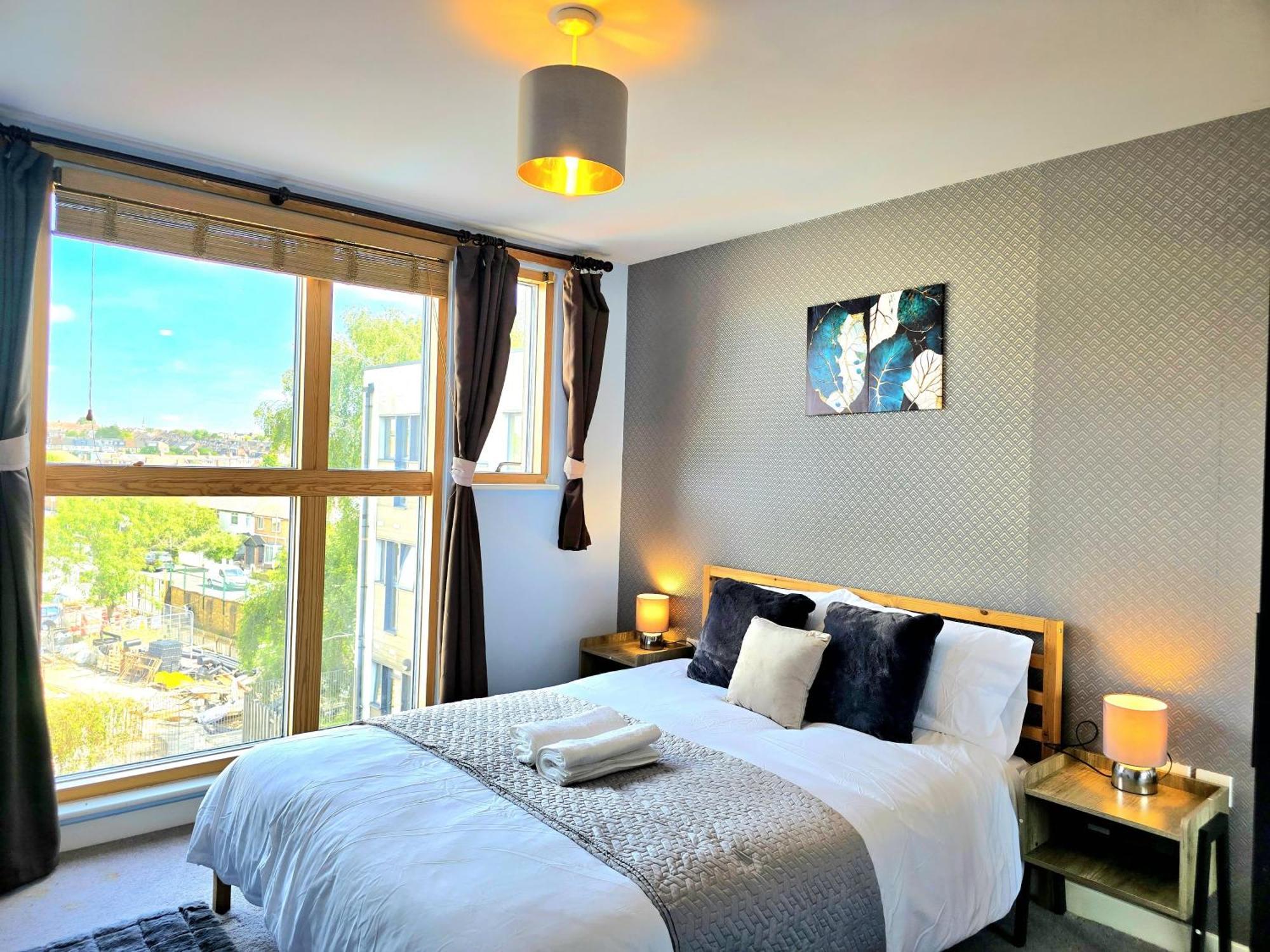 Spectacular 3br 2bath Rooftop Sky-views With Parking Lejlighed London