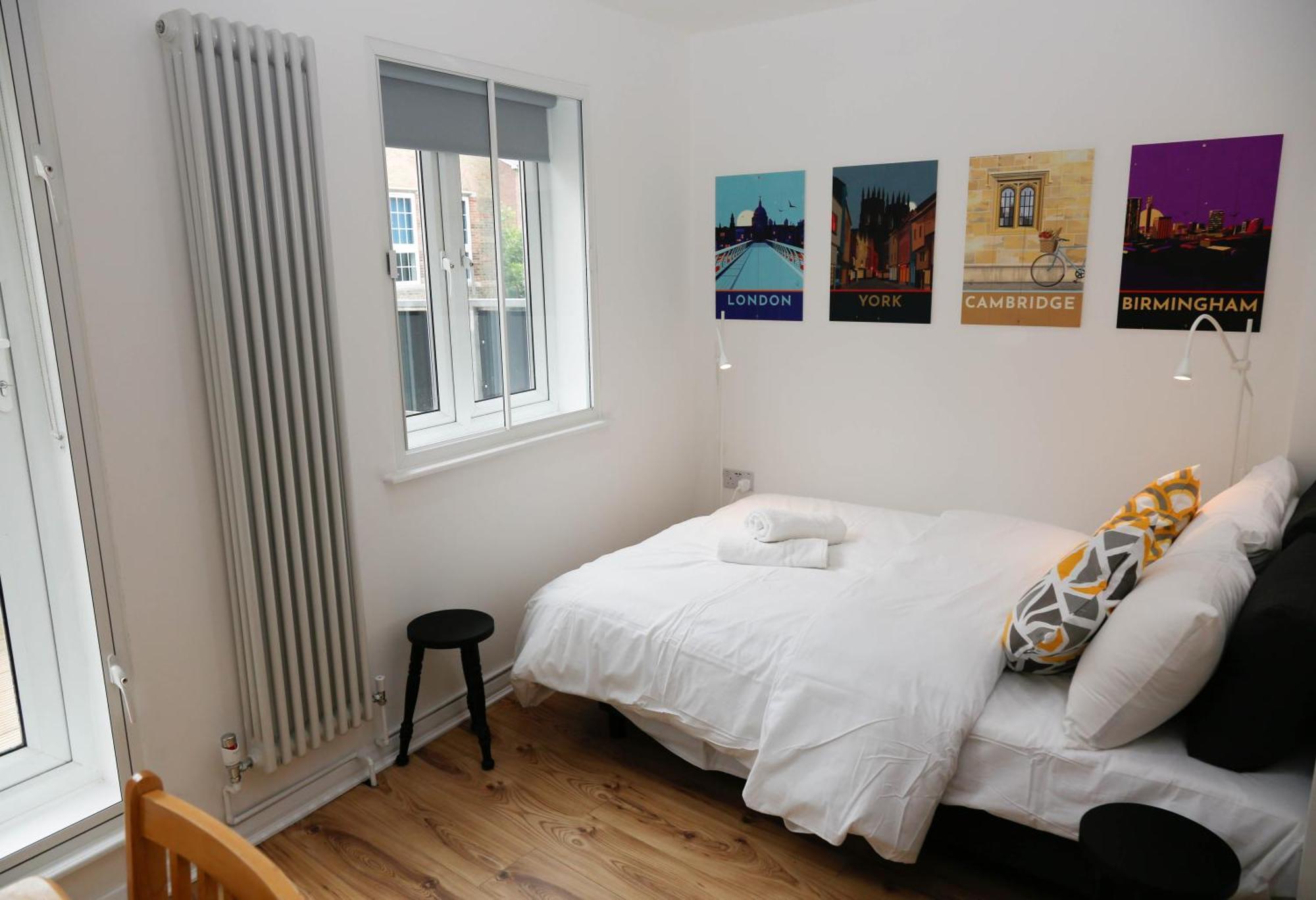 Lägenhet New Luxury In Next To Shops, Cafes, Bars & Metro London