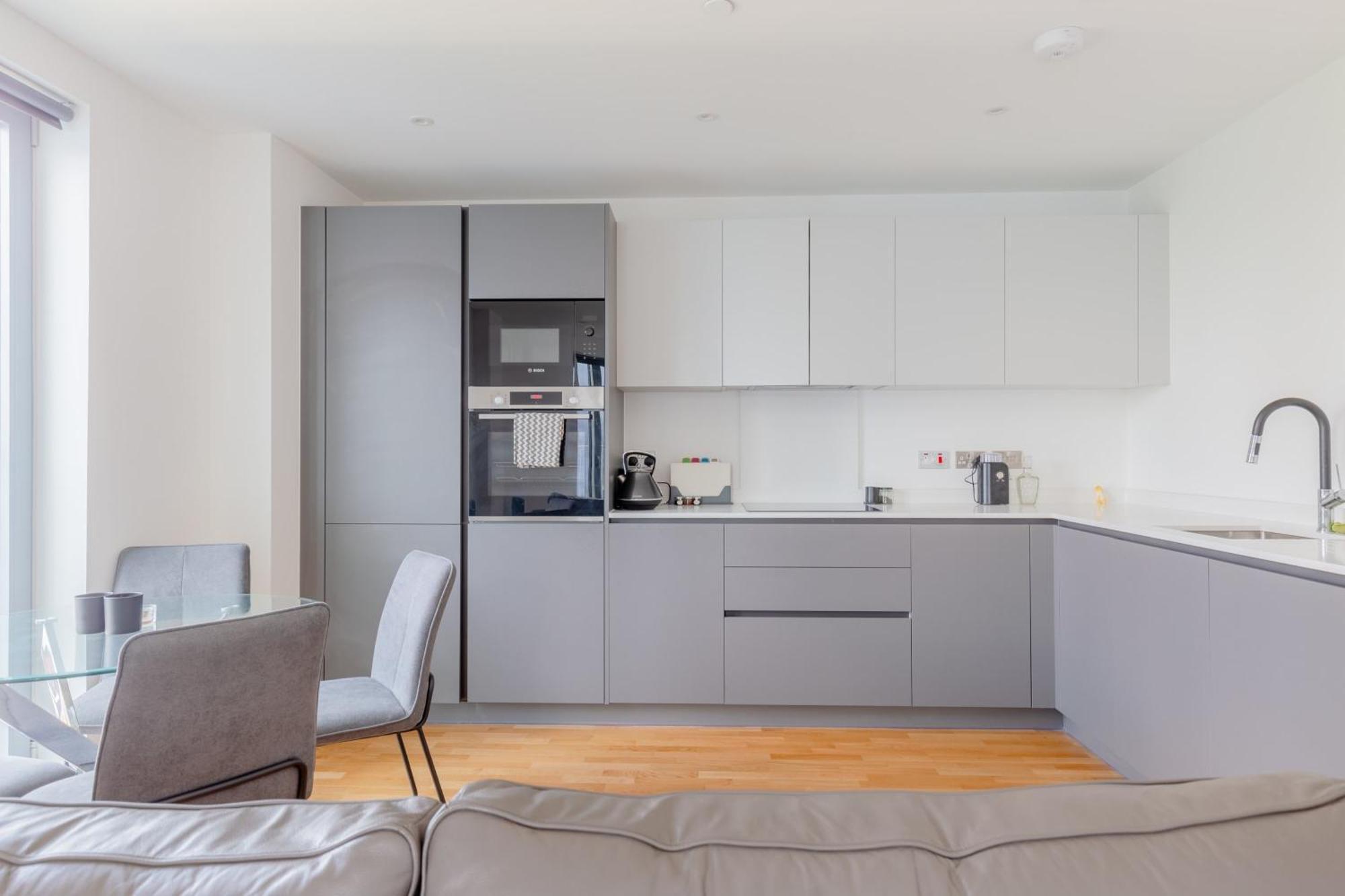 Chic 2bd Flat With Private Balcony In Battersea Leilighet *