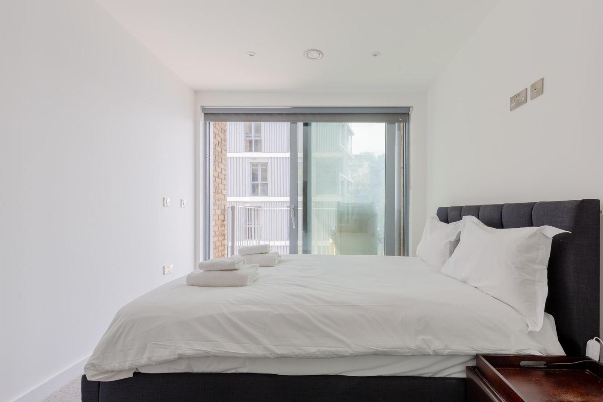 Chic 2bd Flat With Private Balcony In Battersea Leilighet *