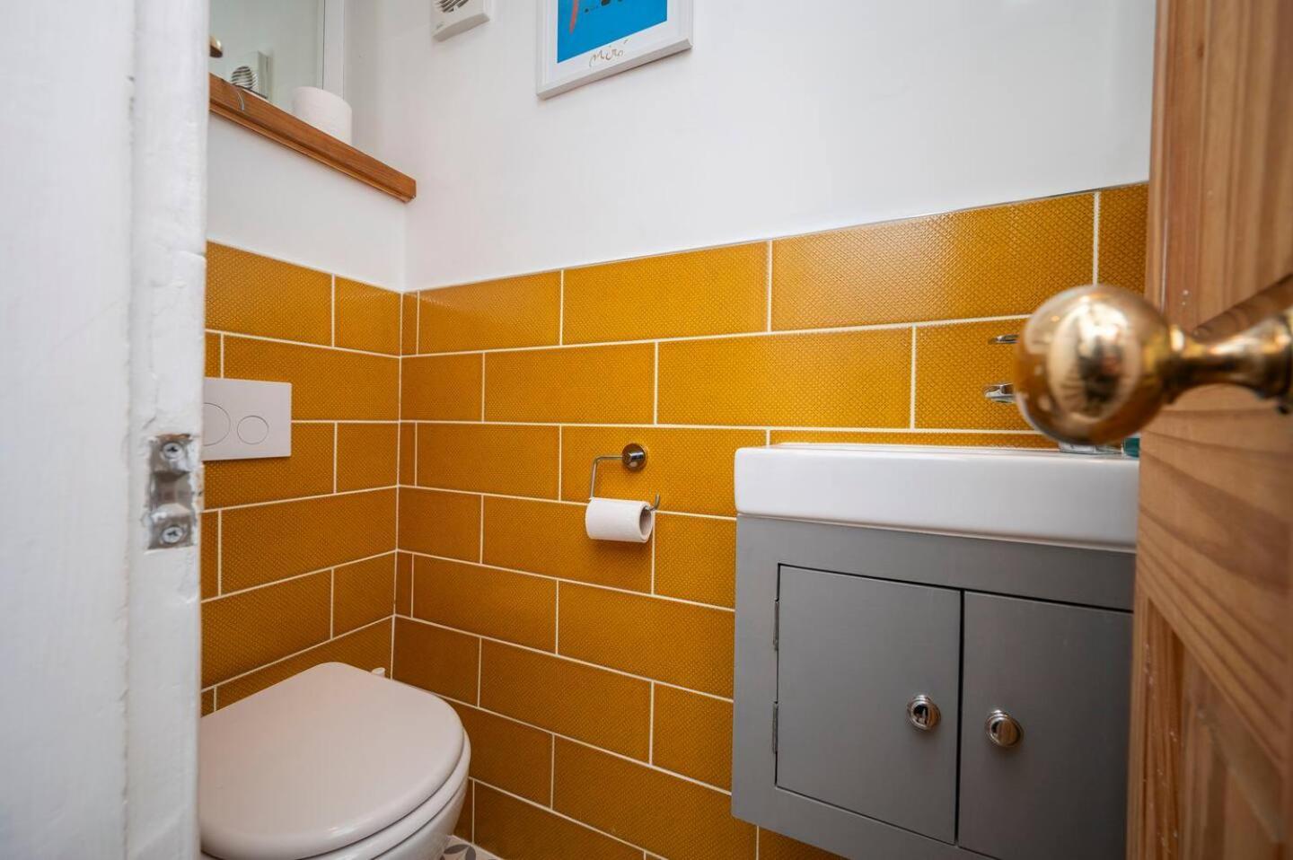 Pass The Keys Stylishly Designed Townhouse - Garden Oasis Semesterbostad