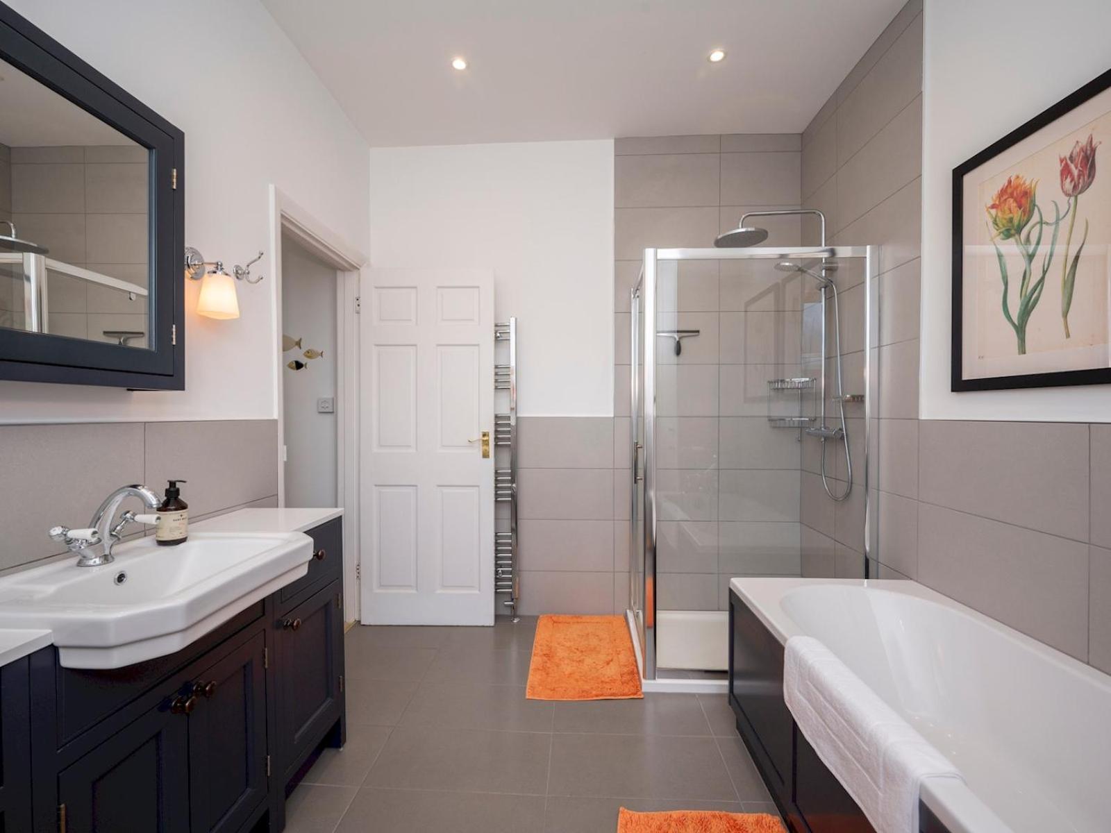Pass The Keys Stylishly Designed Townhouse - Garden Oasis Semesterbostad *