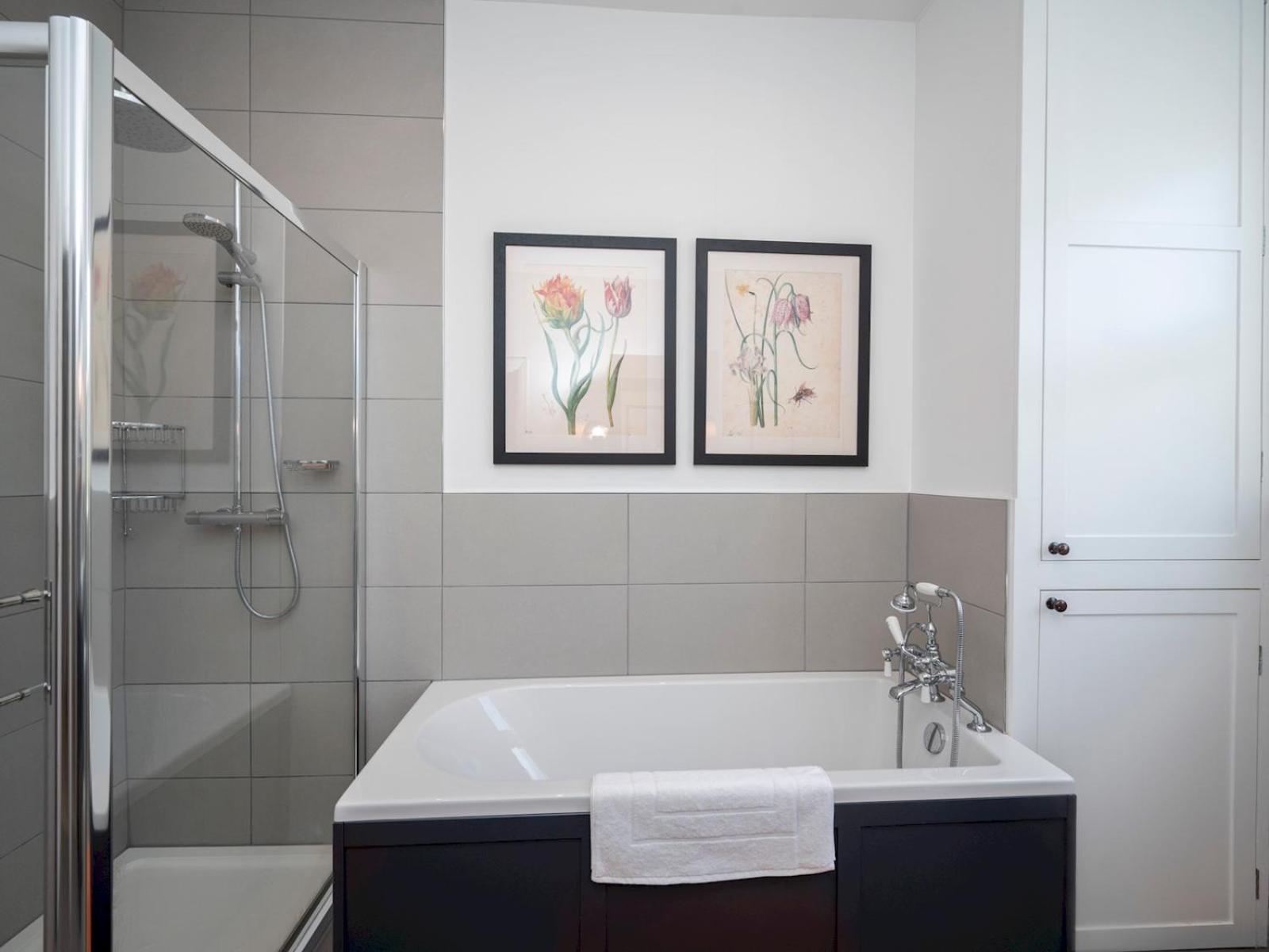 Pass The Keys Stylishly Designed Townhouse - Garden Oasis Semesterbostad