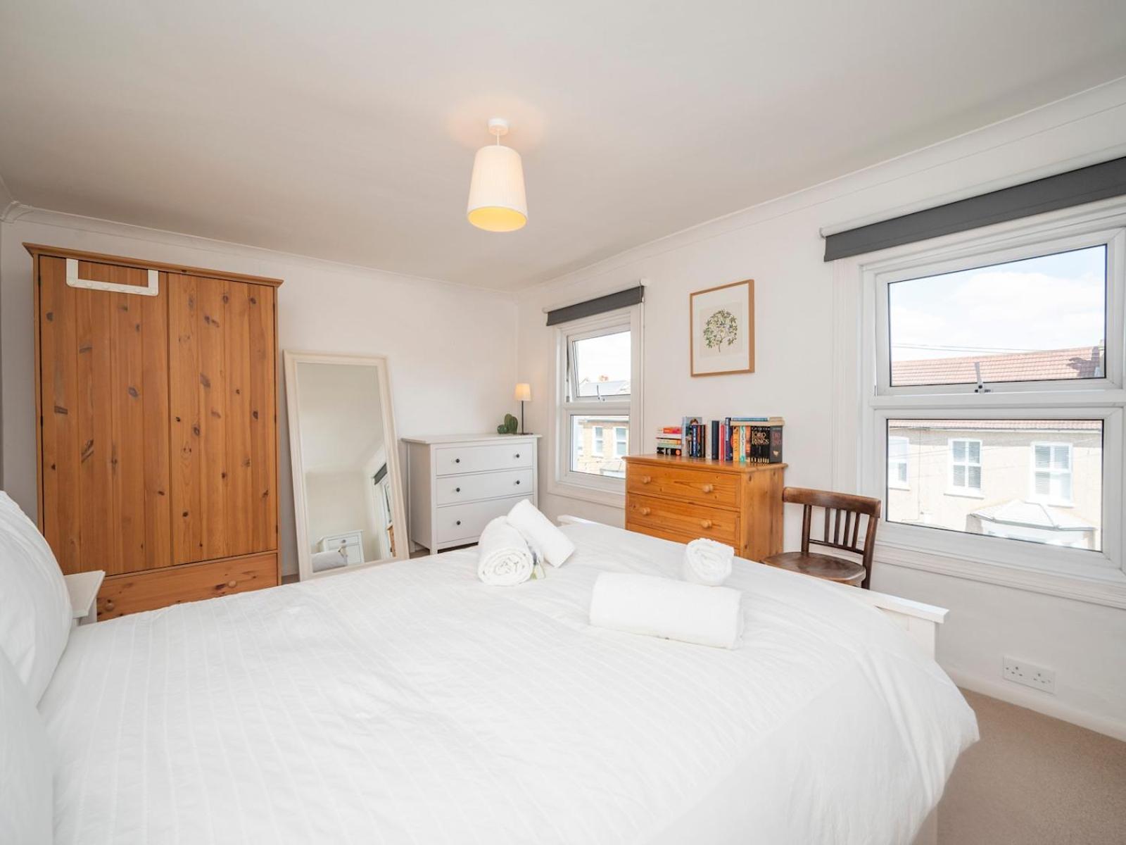 Semesterbostad Pass The Keys Stylishly Designed Townhouse - Garden Oasis London