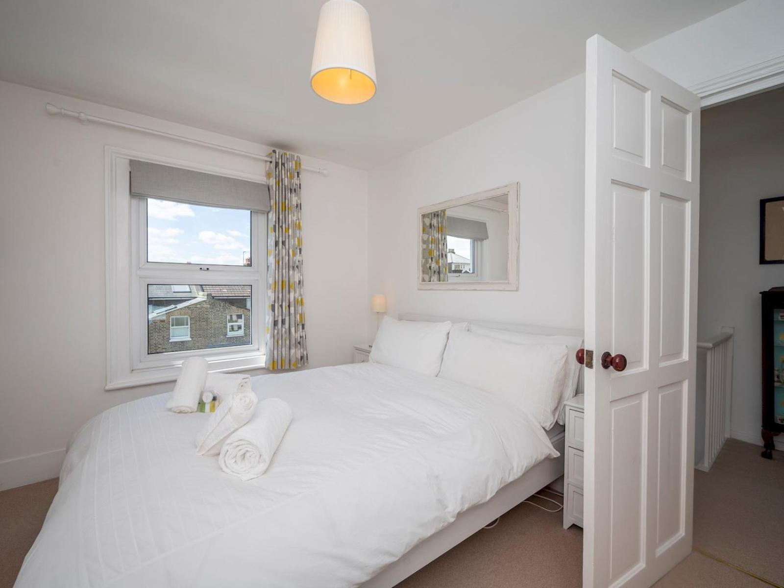 Pass The Keys Stylishly Designed Townhouse - Garden Oasis Semesterbostad *