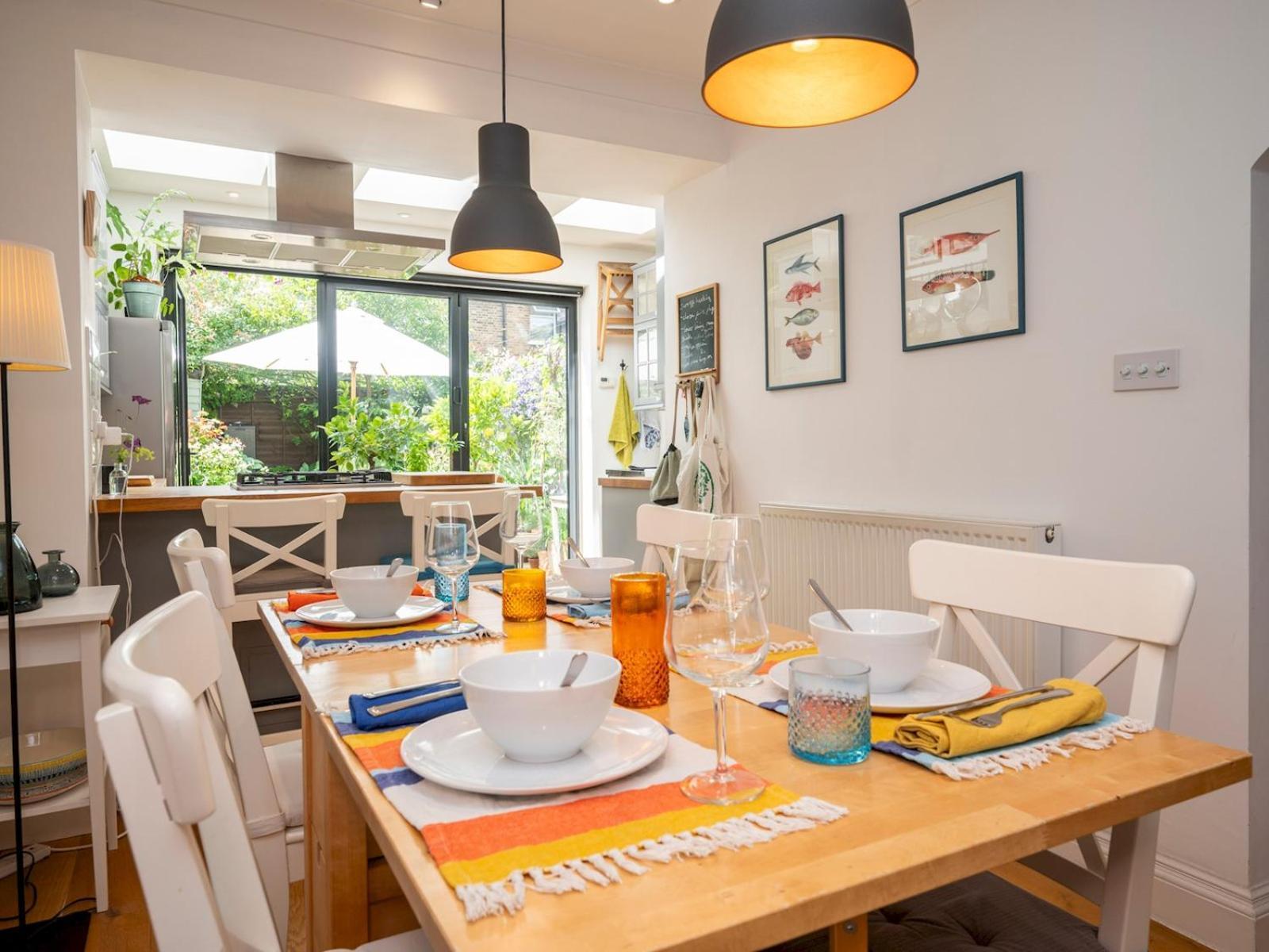 Semesterbostad Pass The Keys Stylishly Designed Townhouse - Garden Oasis London