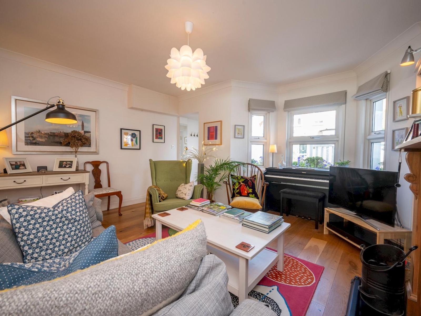 Semesterbostad Pass The Keys Stylishly Designed Townhouse - Garden Oasis