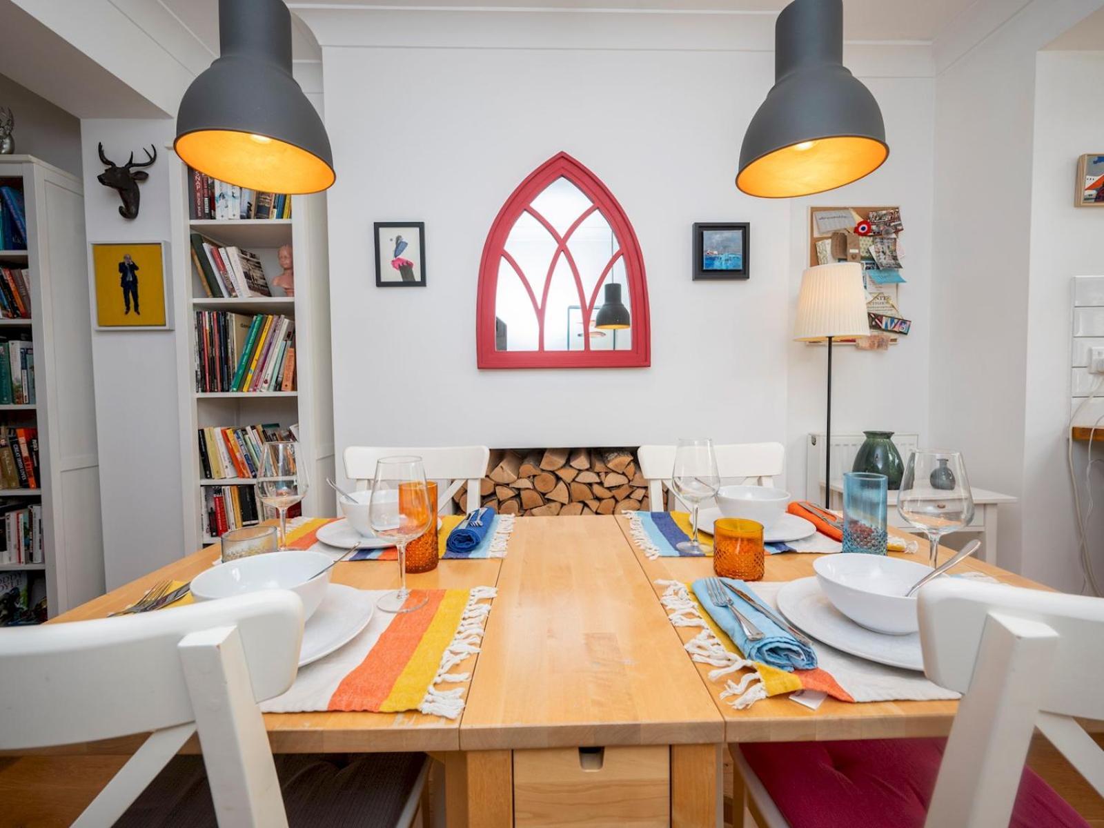 Semesterbostad Pass The Keys Stylishly Designed Townhouse - Garden Oasis *