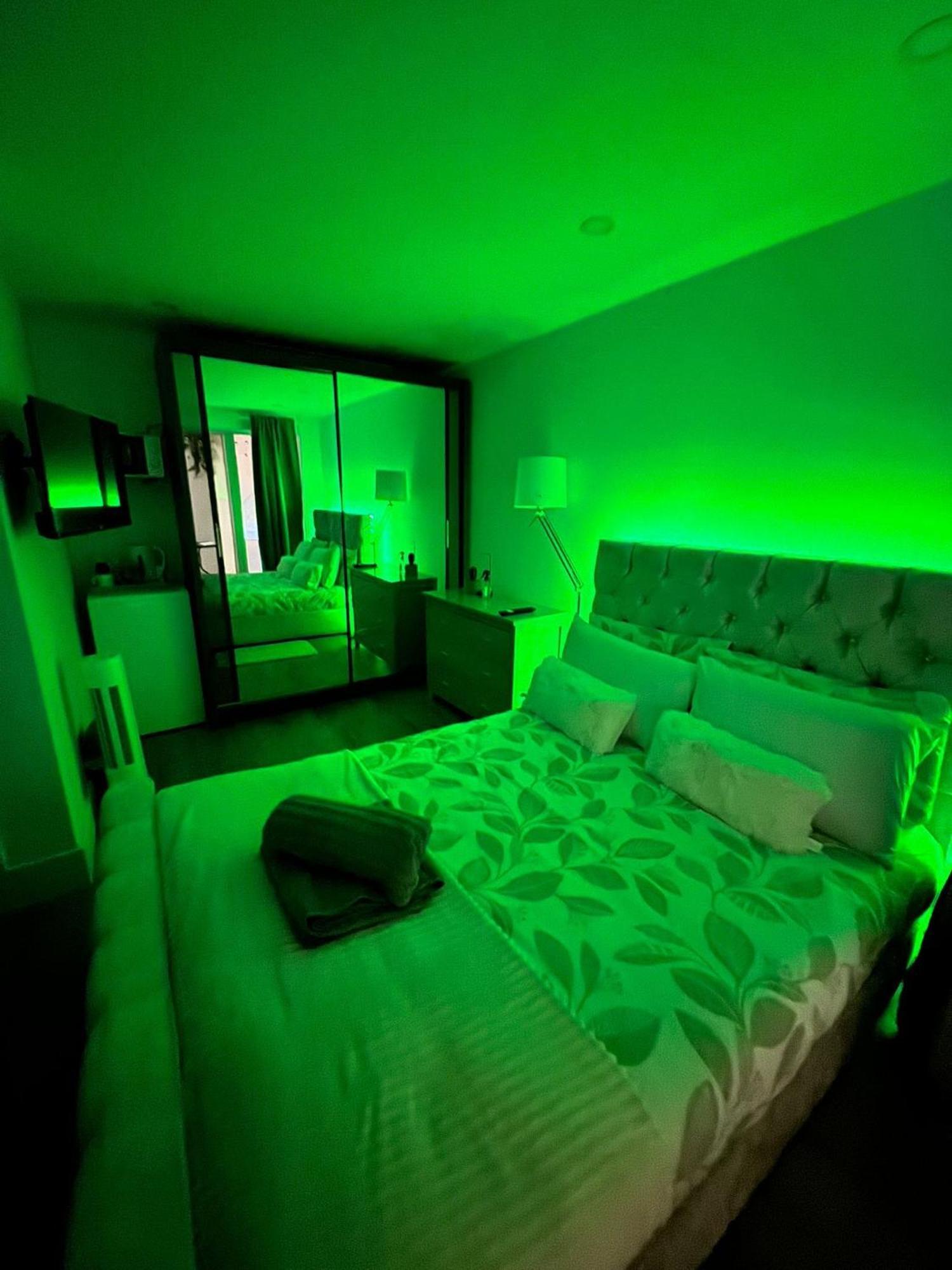 Tropical With Private Bathroom And Patio Gasthof *