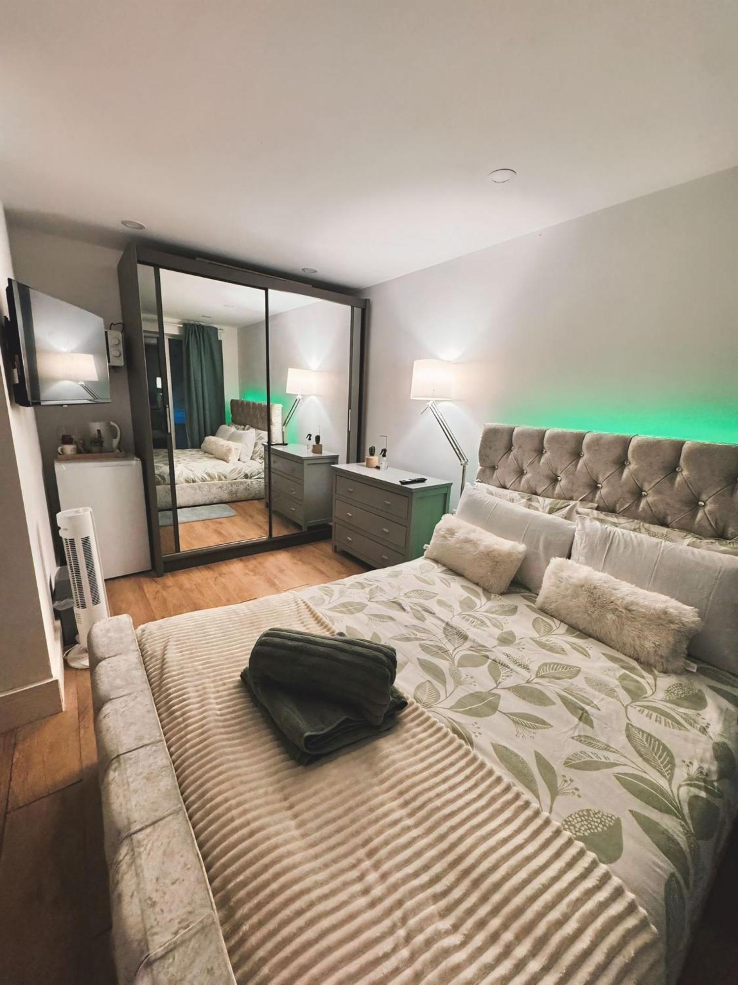 Gasthof Tropical With Private Bathroom And Patio *