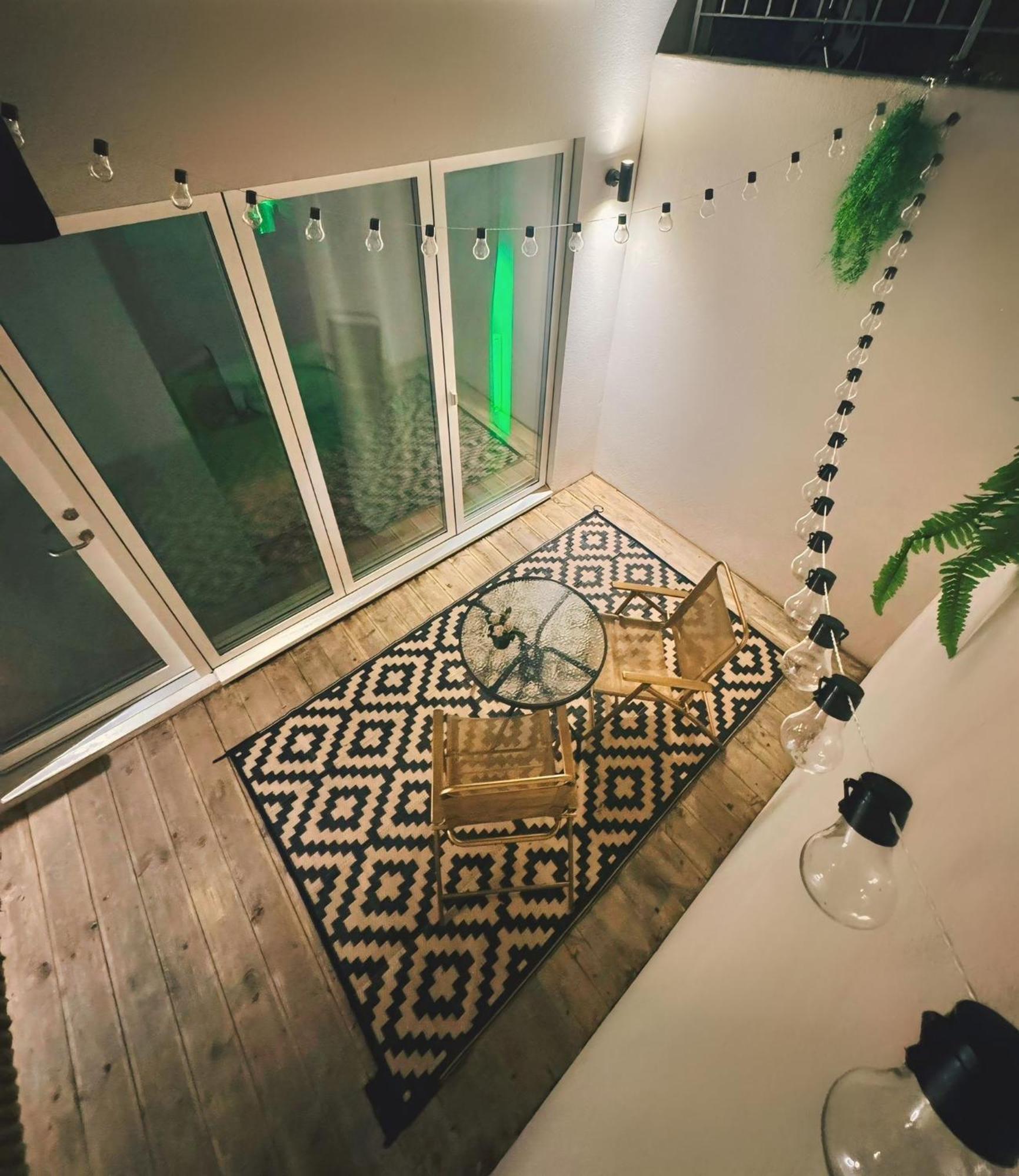 Gasthof Tropical With Private Bathroom And Patio London