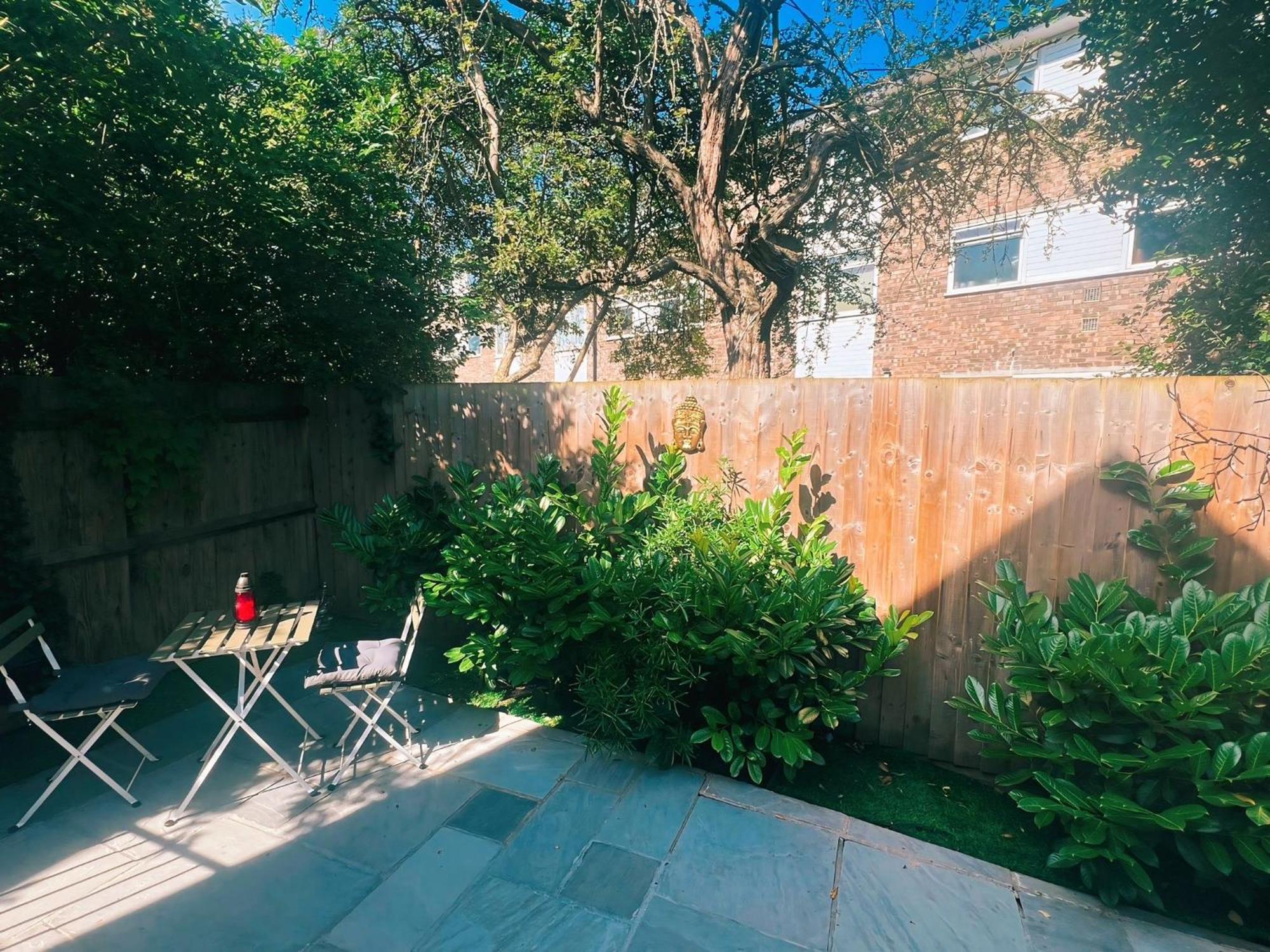 Tropical With Private Bathroom And Patio Gasthof *