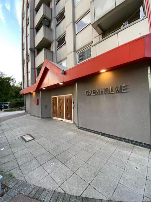 Comfy Entire Flat With View Balcony In Regents Park, Camden, Appartement