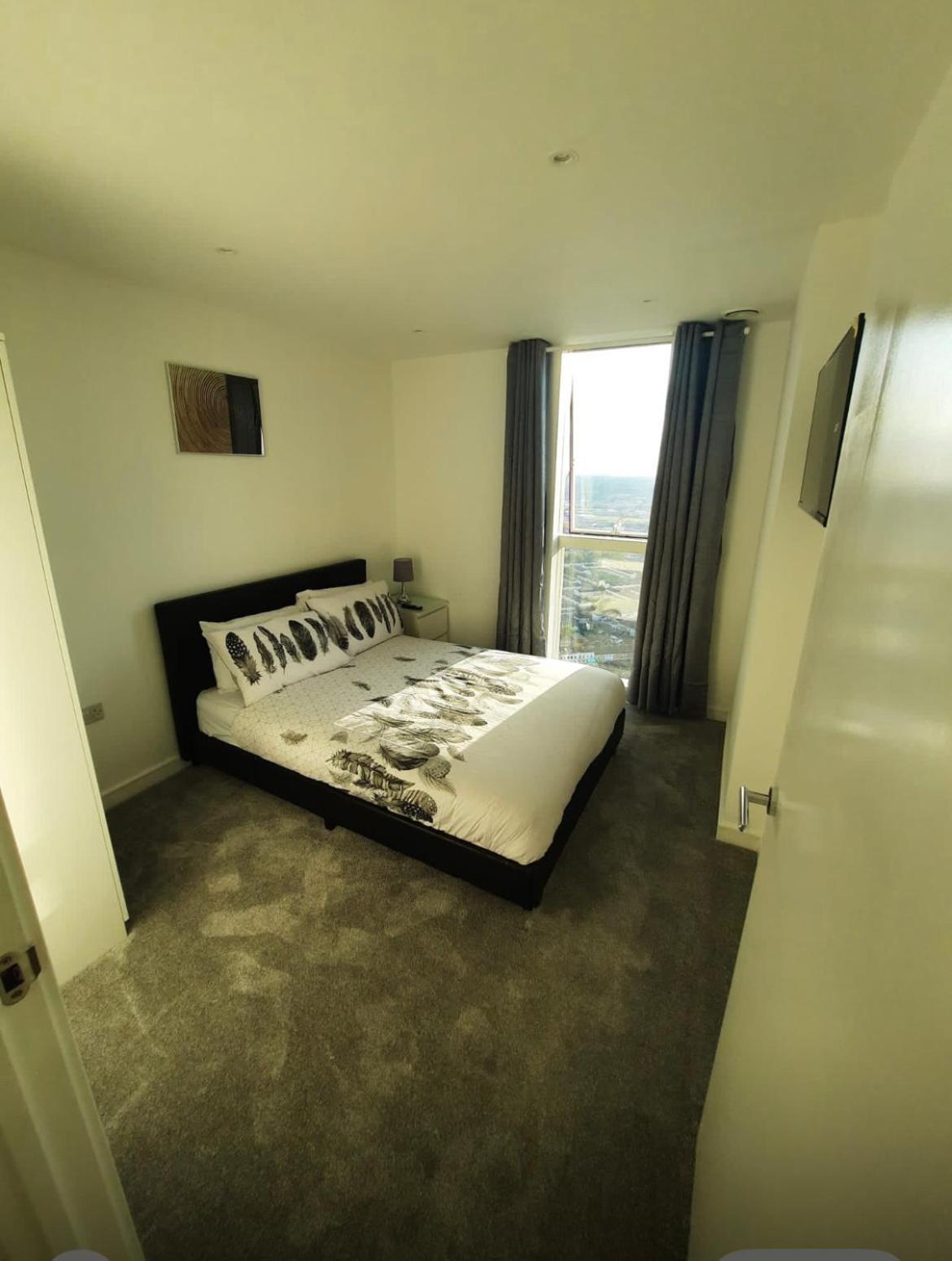 Spacious 3 Bed With Stunning Views Leilighet