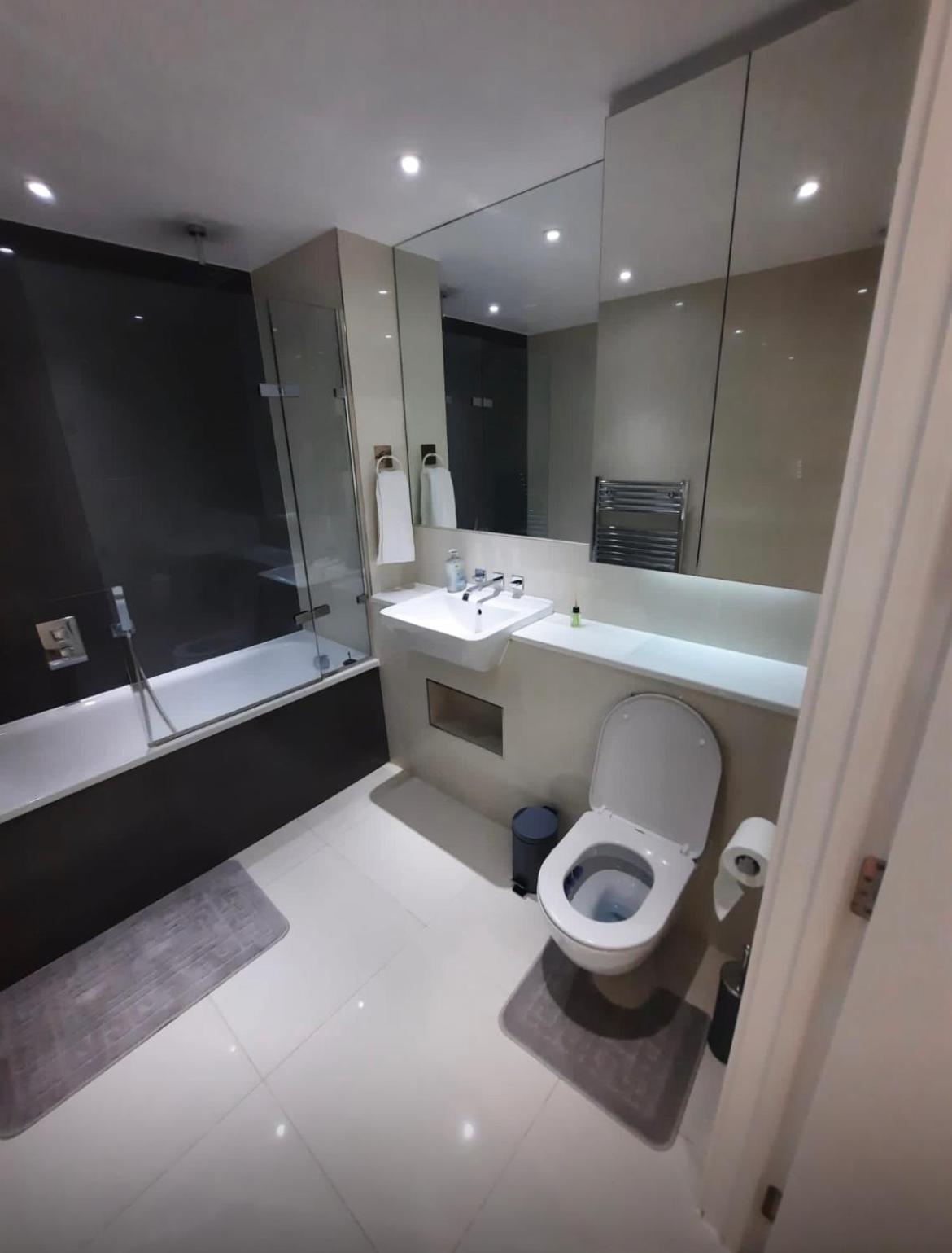 Leilighet Spacious 3 Bed With Stunning Views *