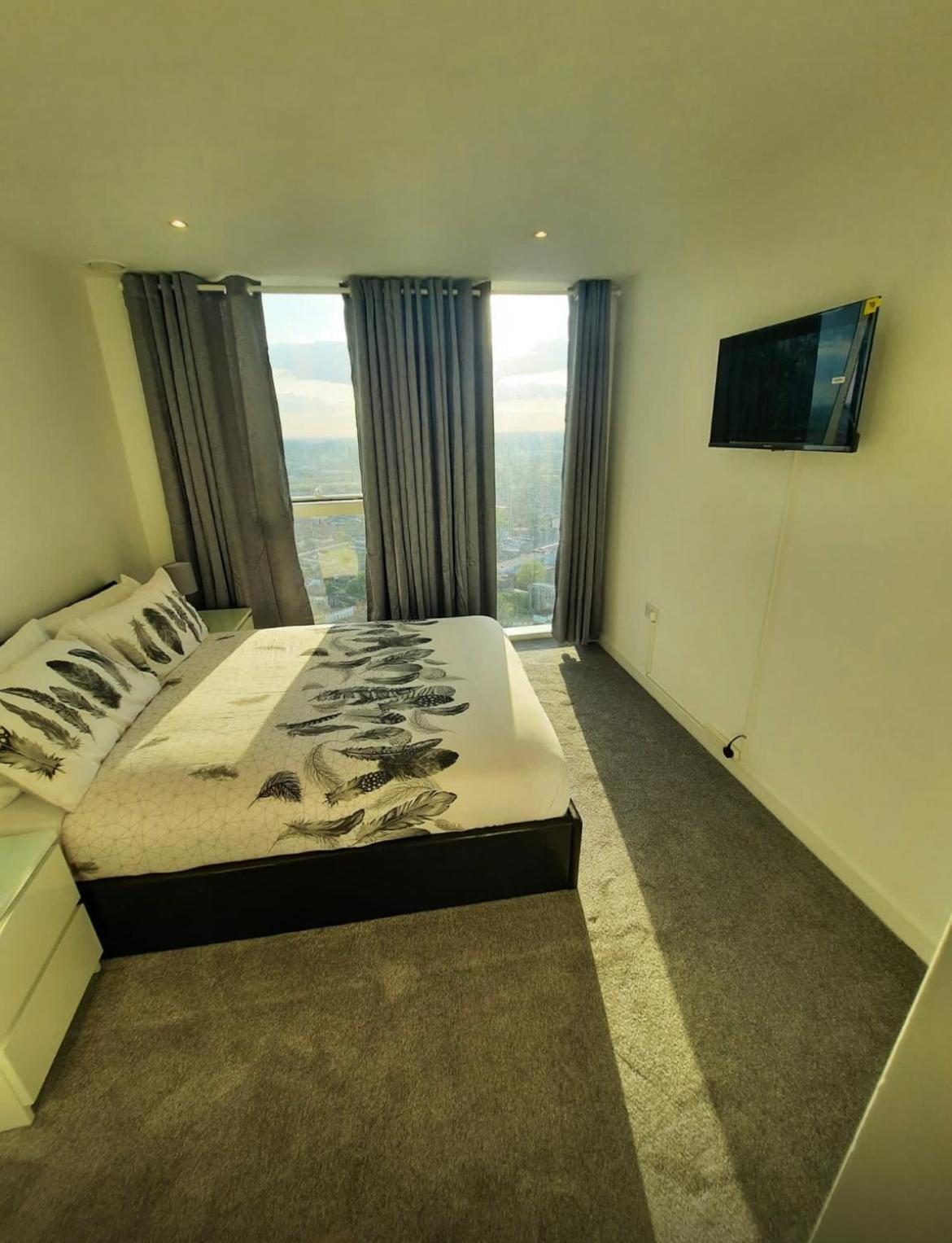 Leilighet Spacious 3 Bed With Stunning Views London