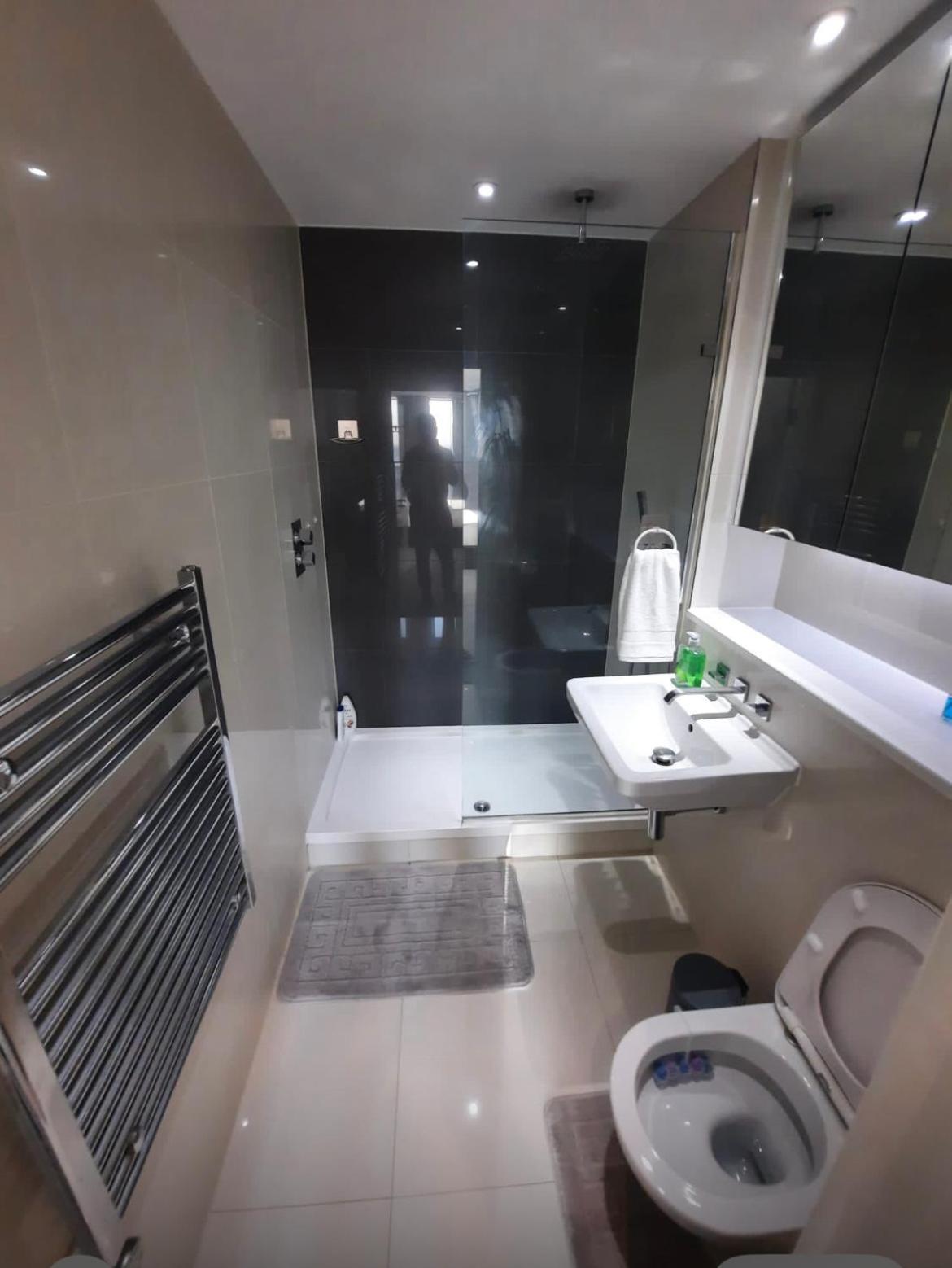 Leilighet Spacious 3 Bed With Stunning Views London