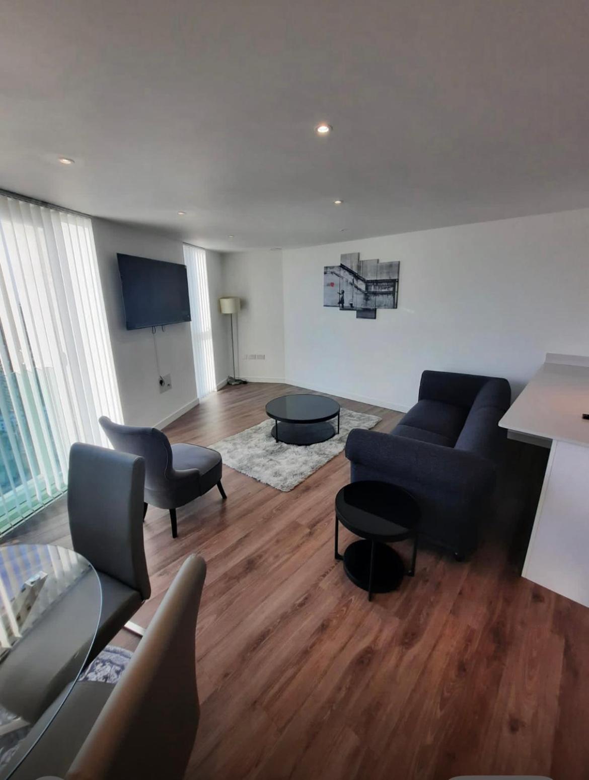Spacious 3 Bed With Stunning Views Leilighet London
