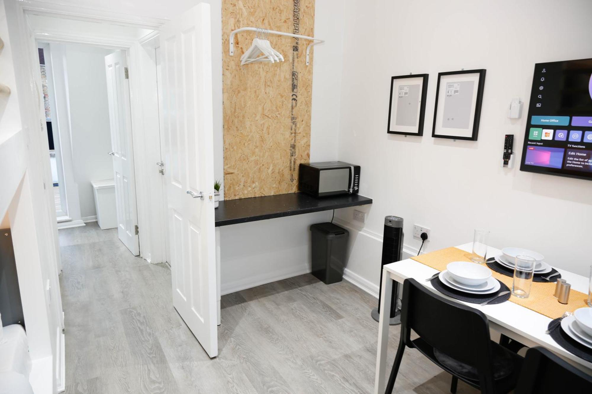 Lägenhet New Luxury In Next To Shops, Cafes, Bars & Metro