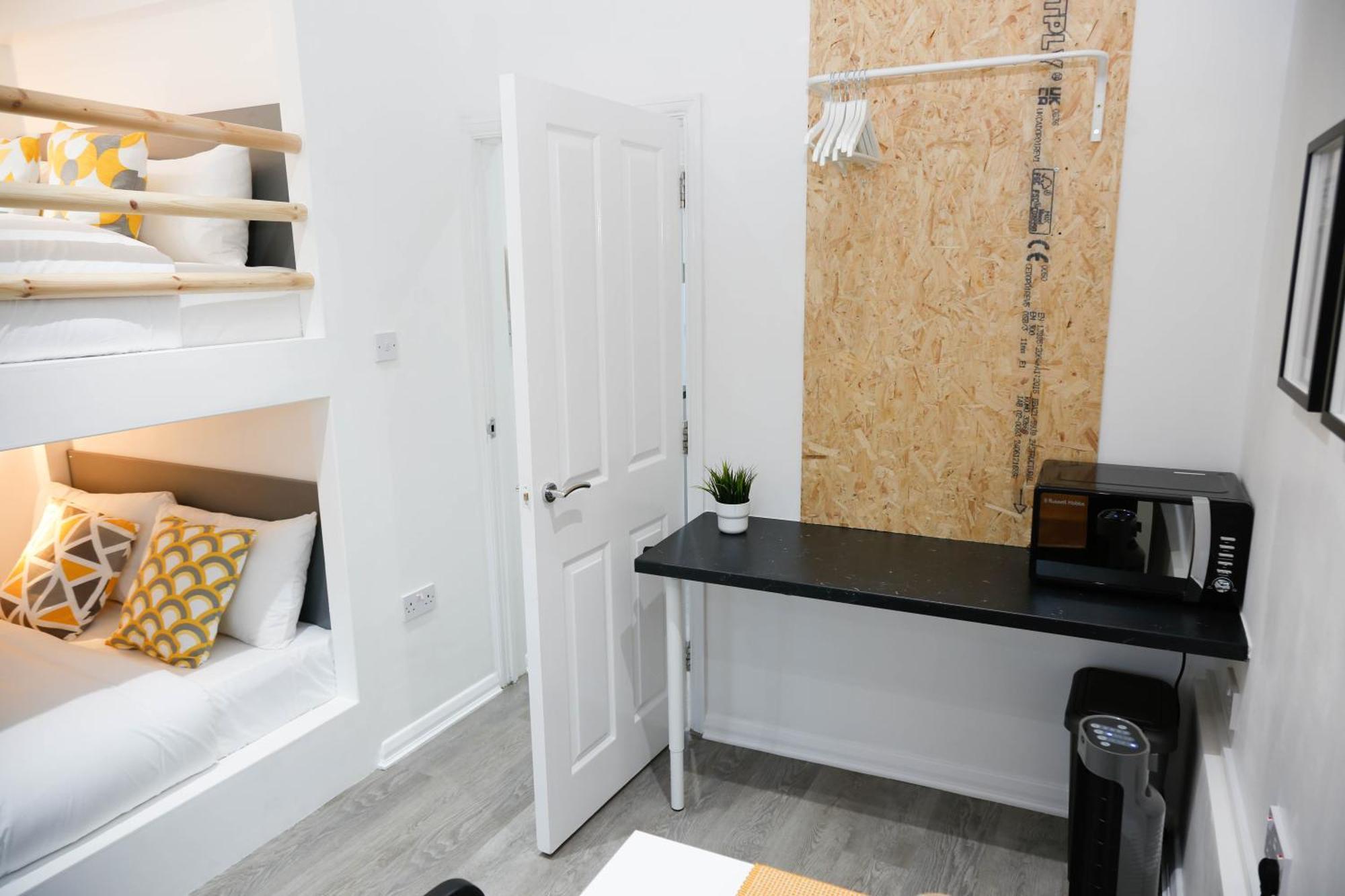 Lägenhet New Luxury In Next To Shops, Cafes, Bars & Metro *