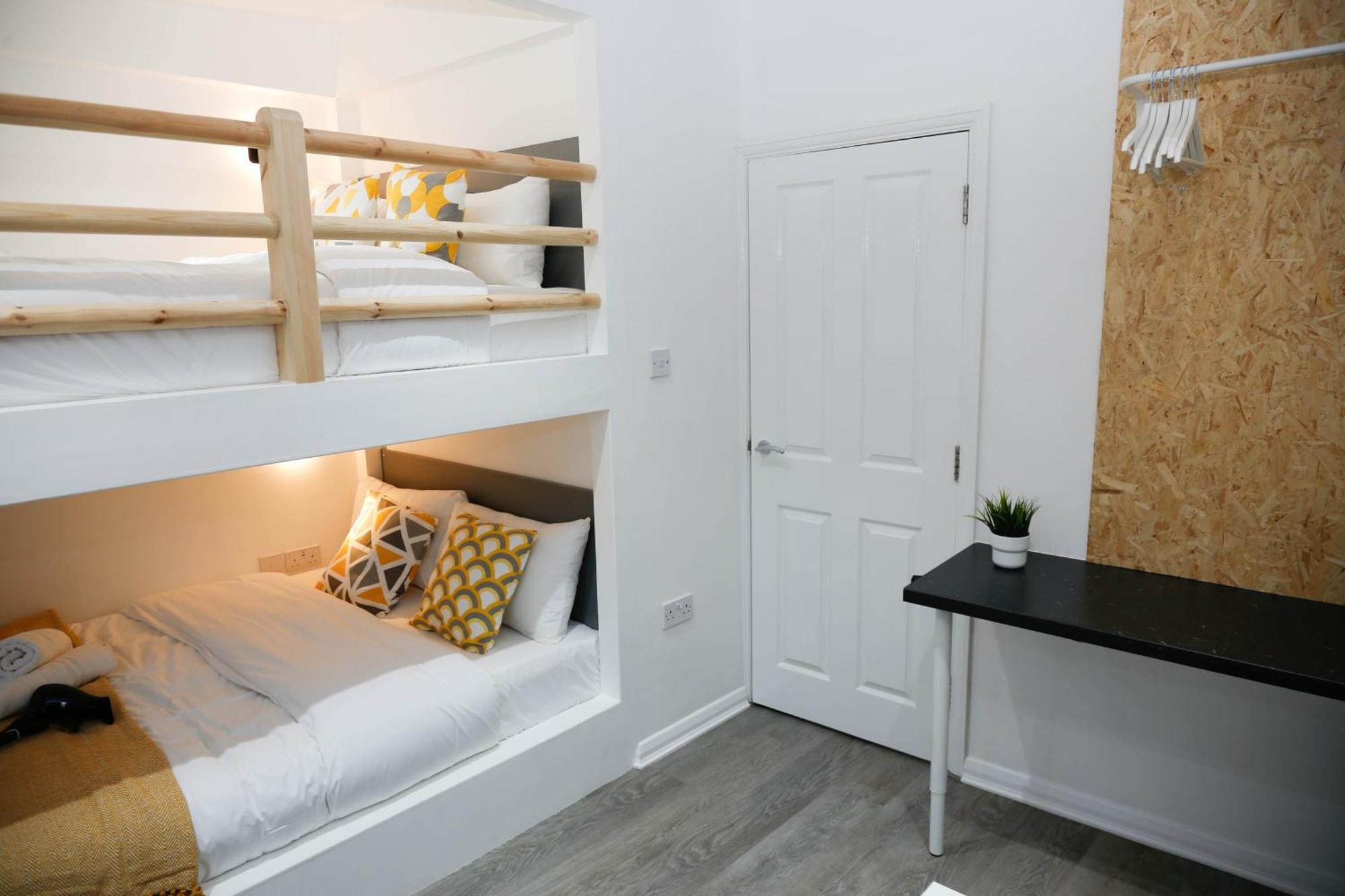 Lägenhet New Luxury In Next To Shops, Cafes, Bars & Metro