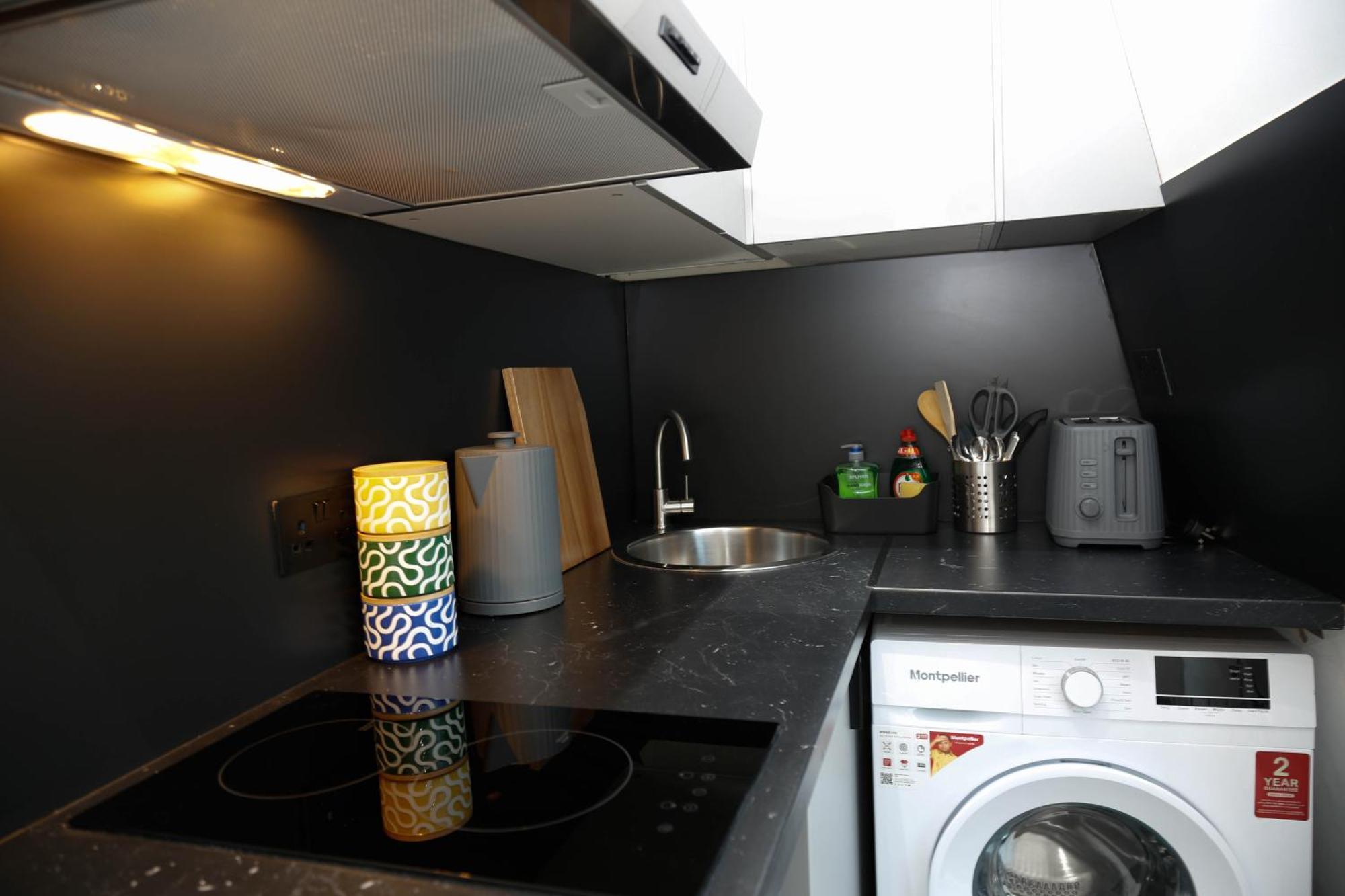 Lägenhet New Luxury In Next To Shops, Cafes, Bars & Metro *
