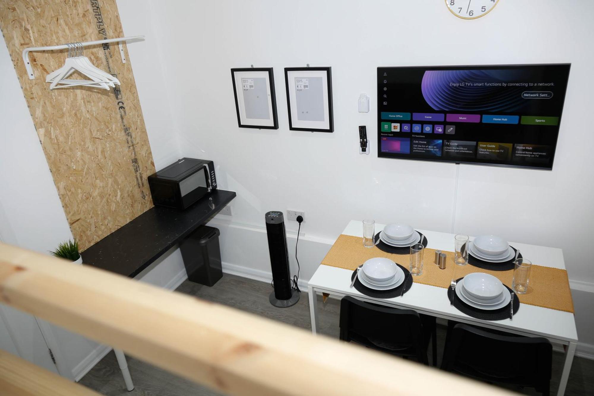 Lägenhet New Luxury In Next To Shops, Cafes, Bars & Metro London
